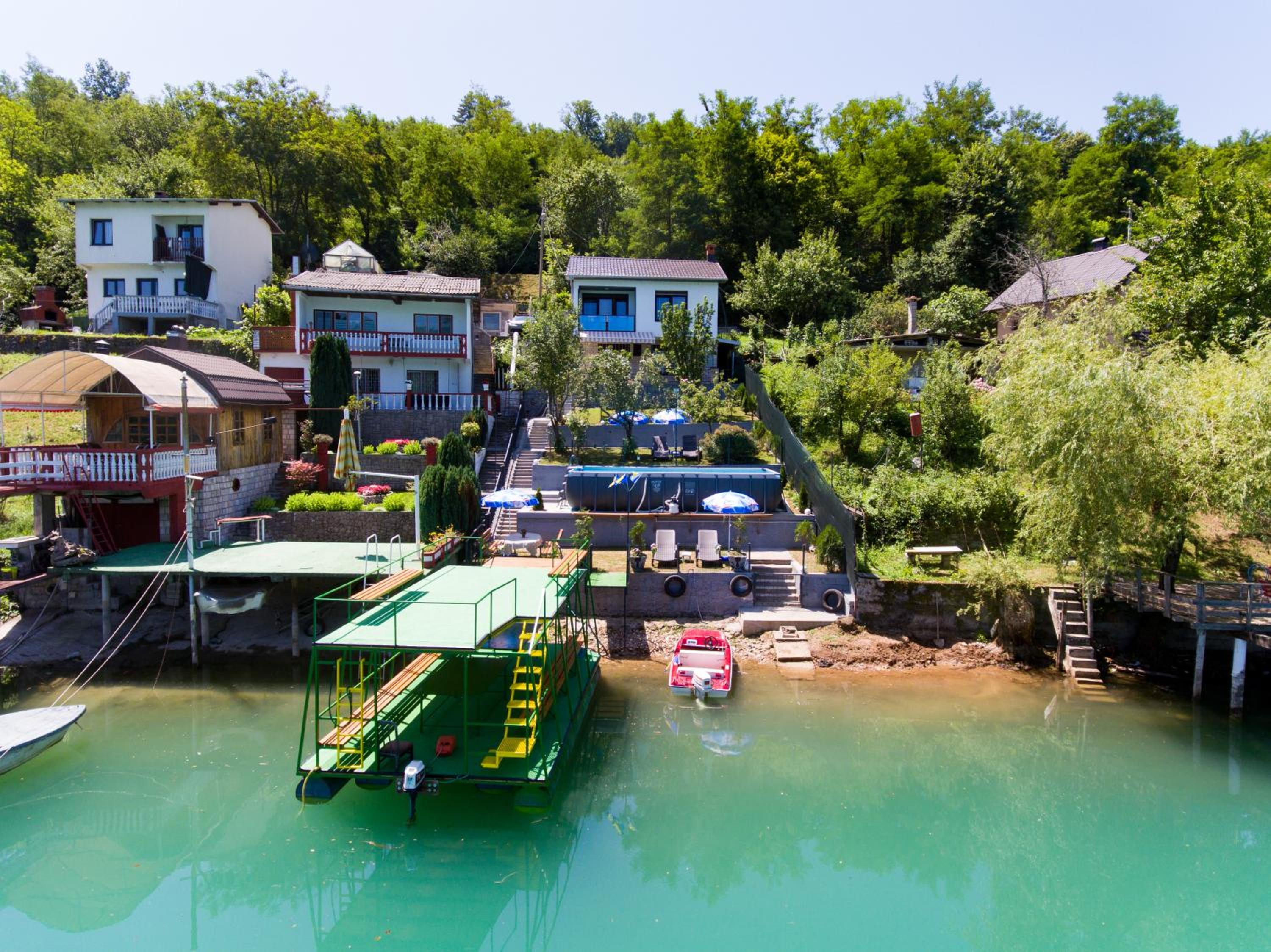'Miris Ljeta' Cozy Lakefront Holiday Home