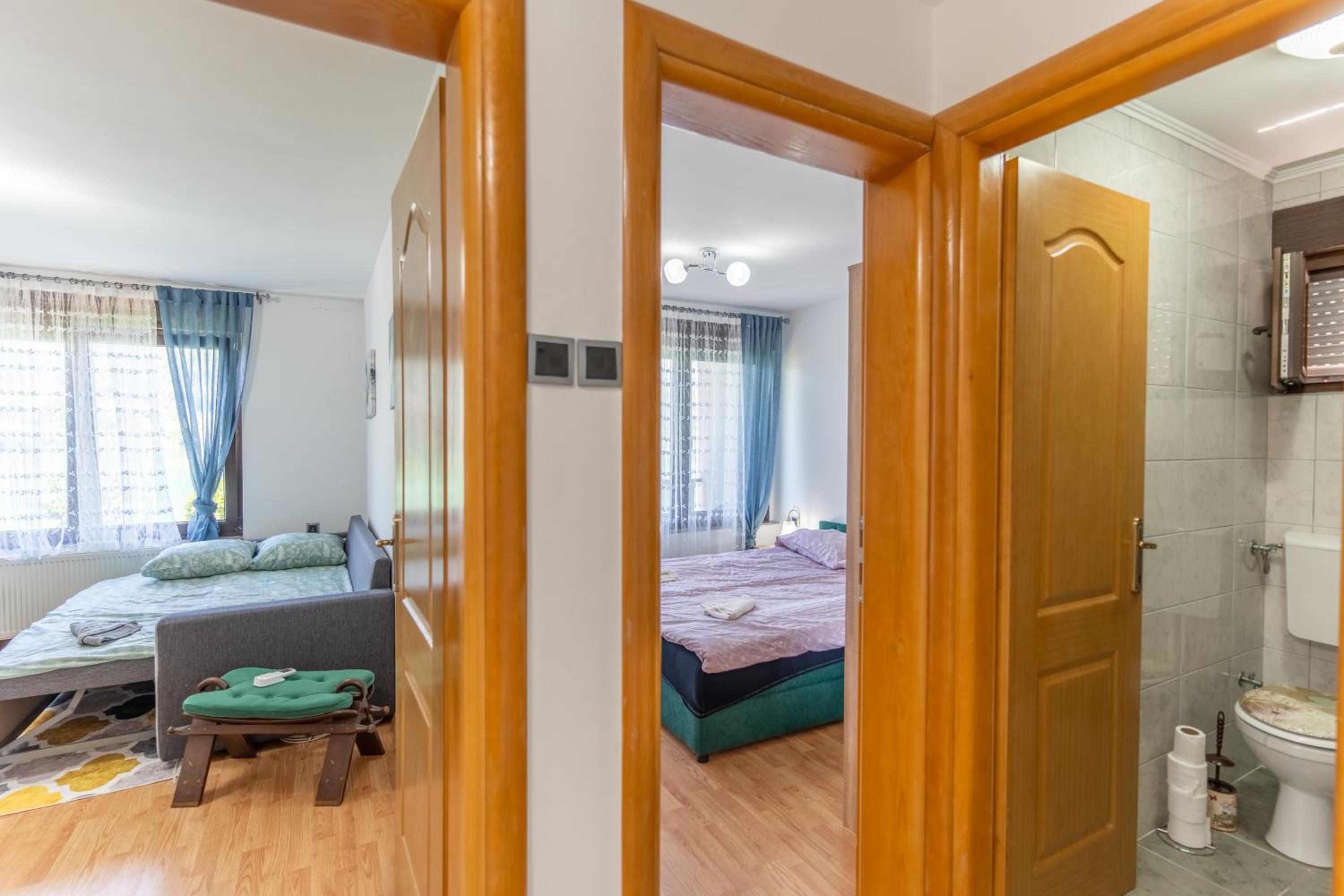 'Miris Ljeta' Cozy Lakefront Holiday Home