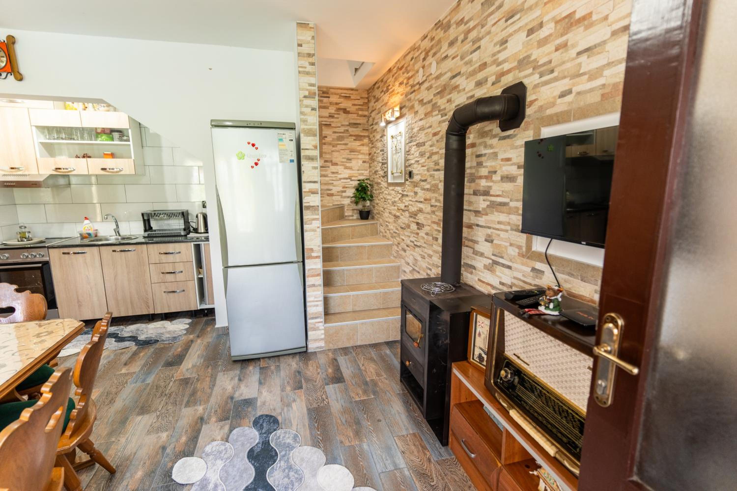 'Miris Ljeta' Cozy Lakefront Holiday Home