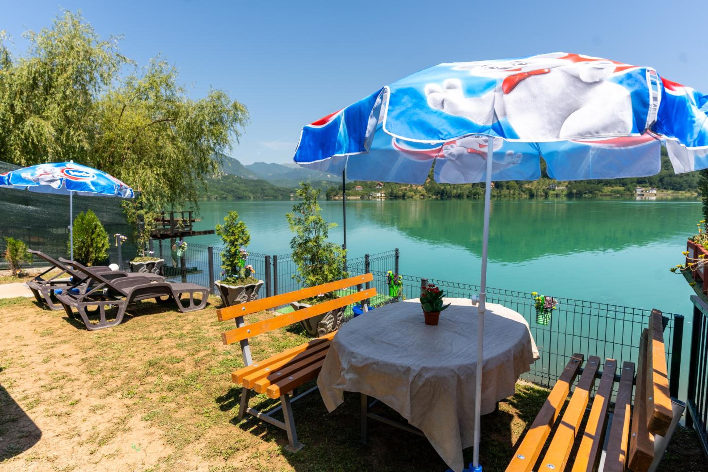 'Miris Ljeta' Cozy Lakefront Holiday Home