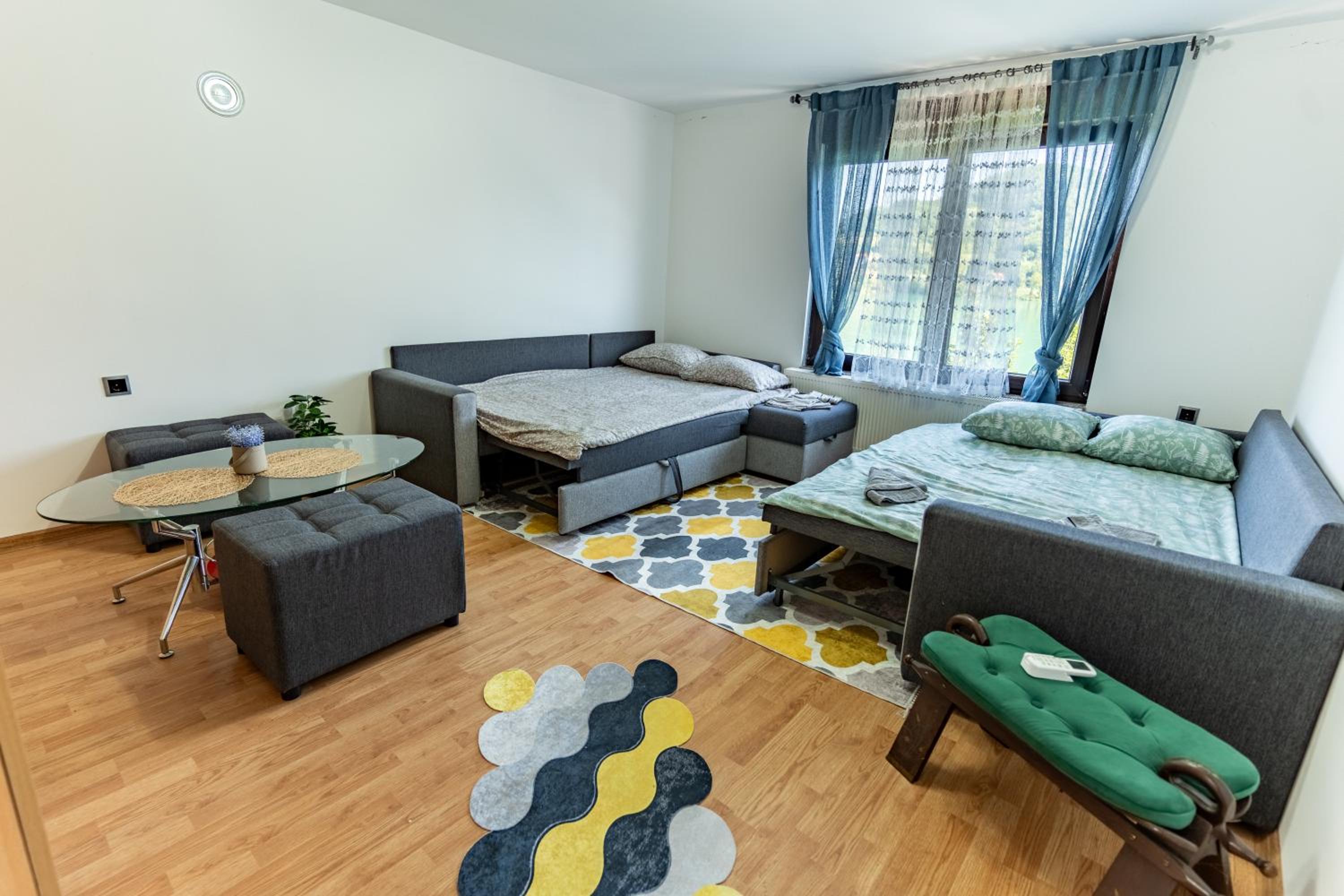 'Miris Ljeta' Cozy Lakefront Holiday Home