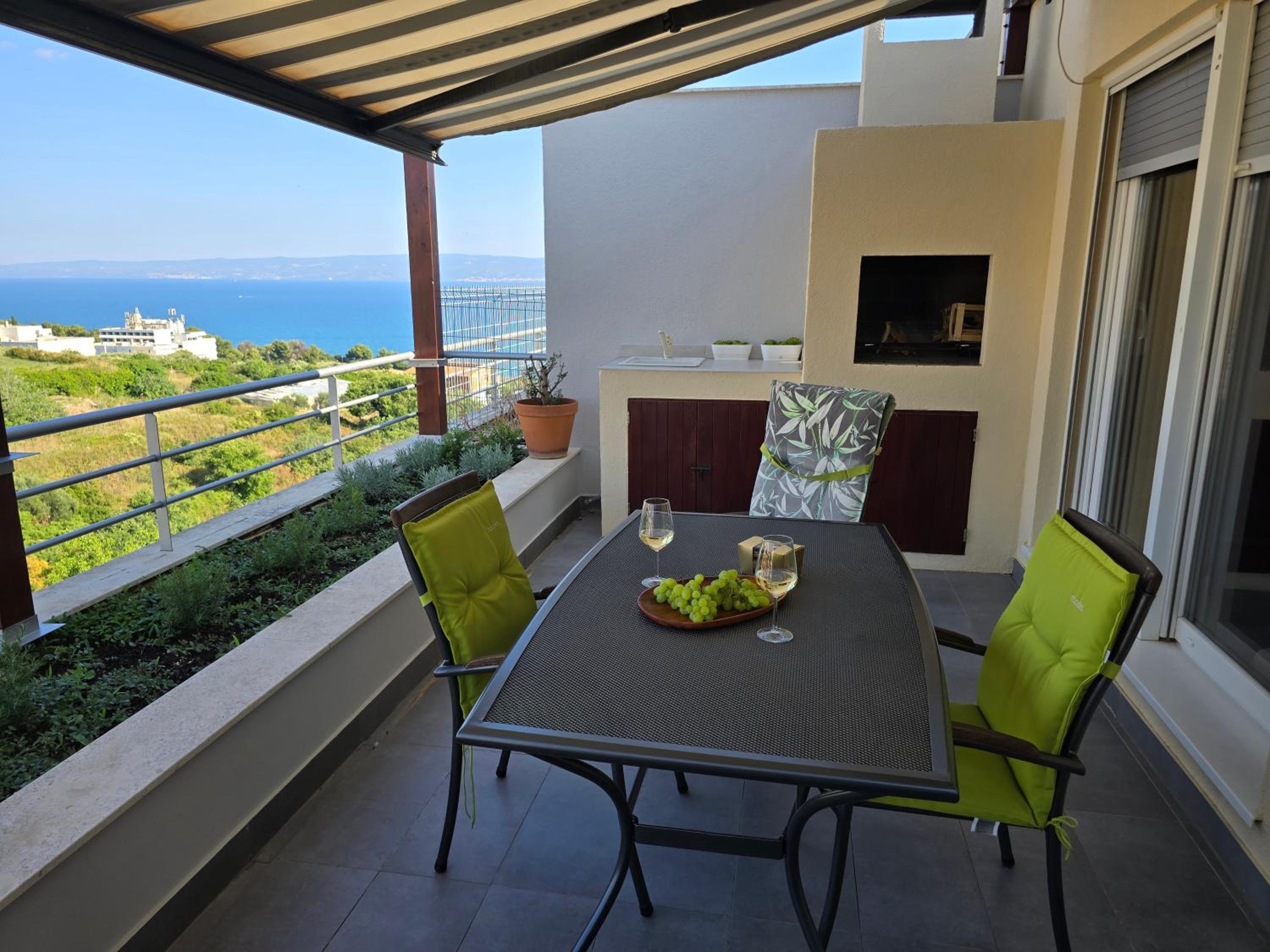 Split Vacations - Sunrise Penthouse Apartment Znjan - Property Image 1