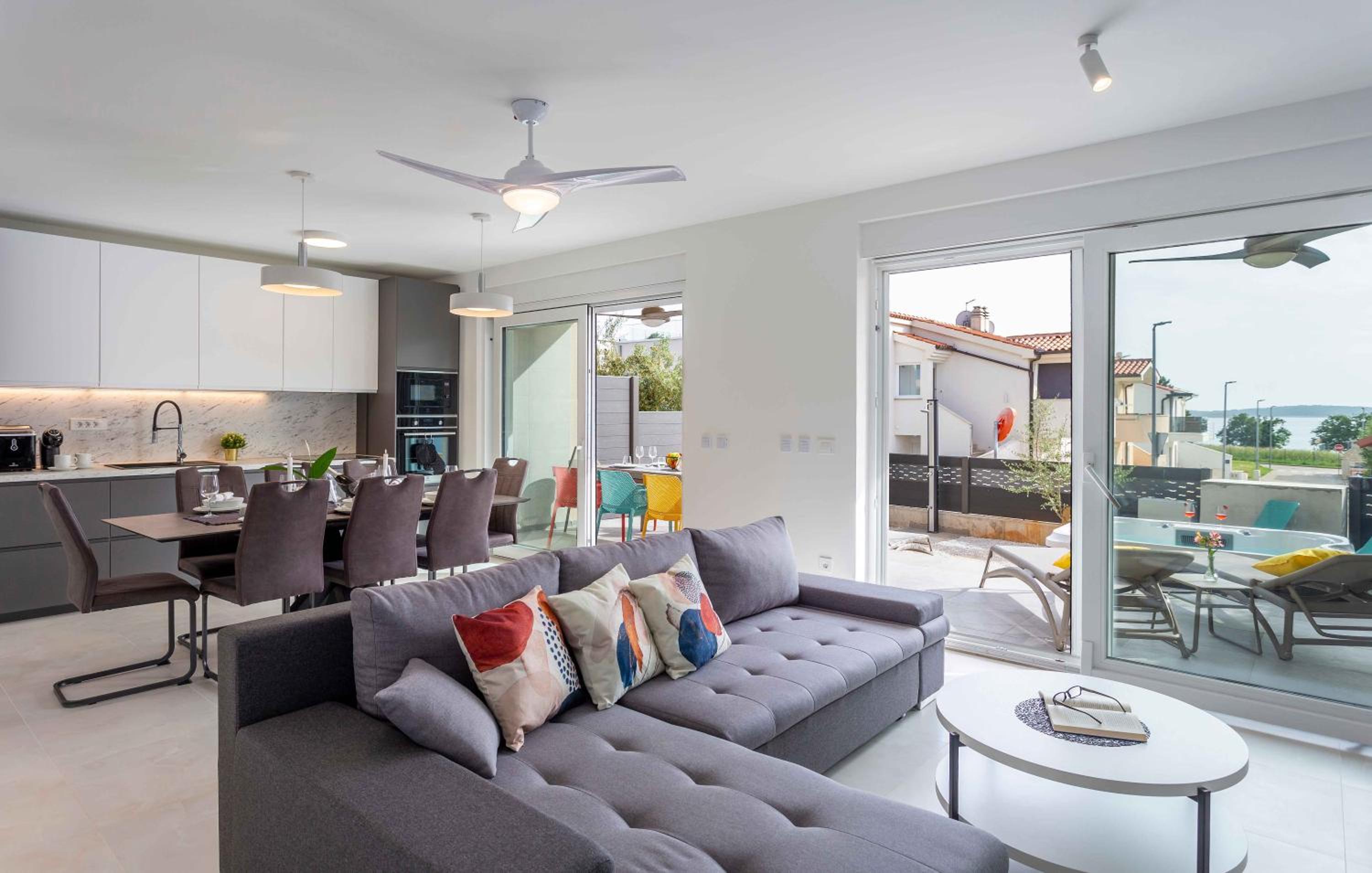 Osvit Grand Deluxe Apartment