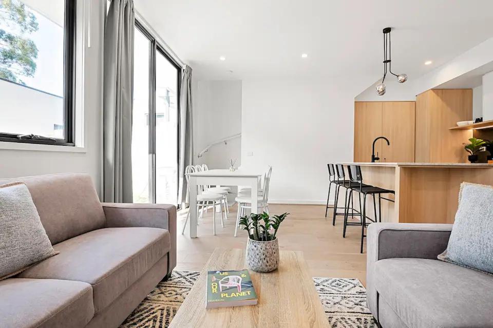 Executive home in centre of Sunshine