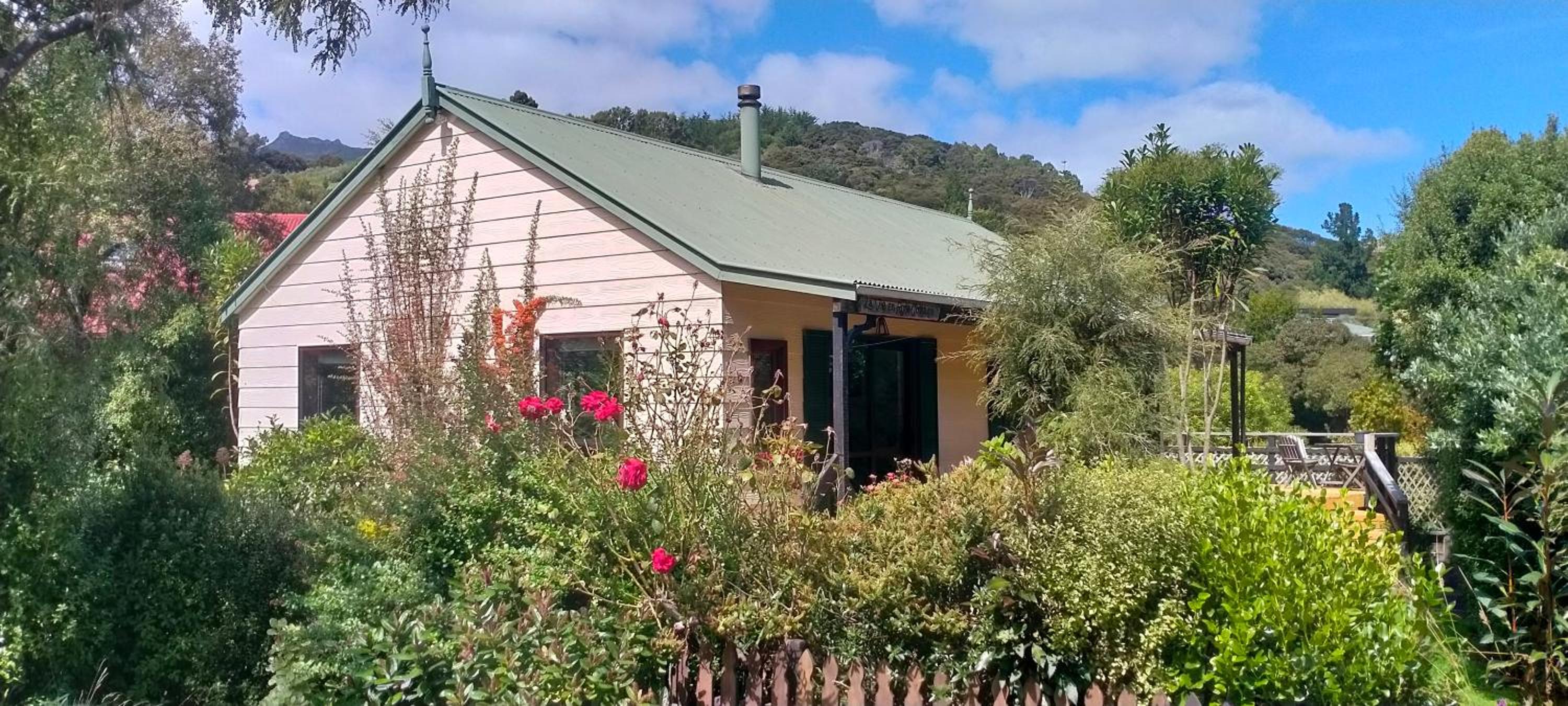 La Vie En Rose Cottage