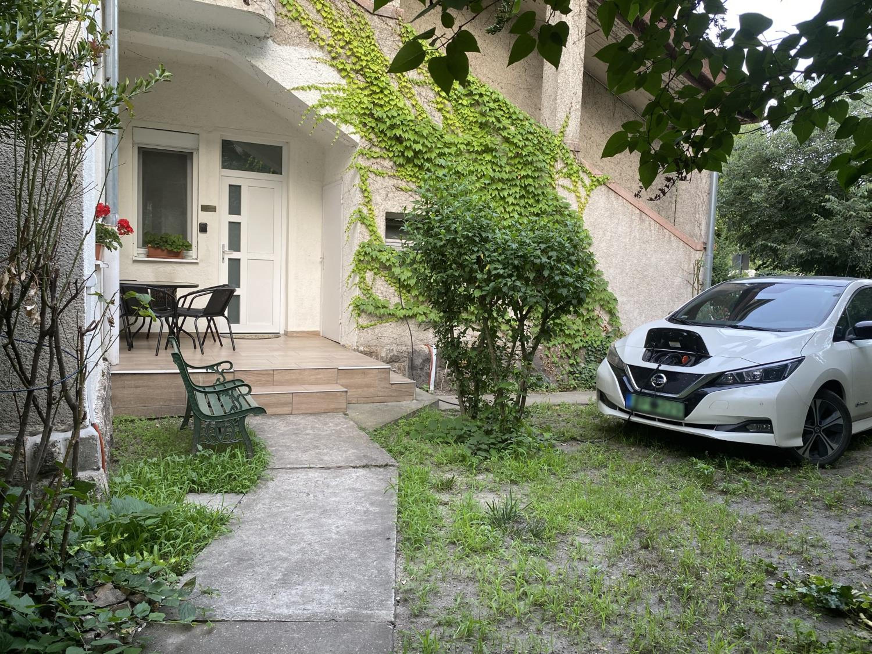 Giselle Apartment with Private Parking