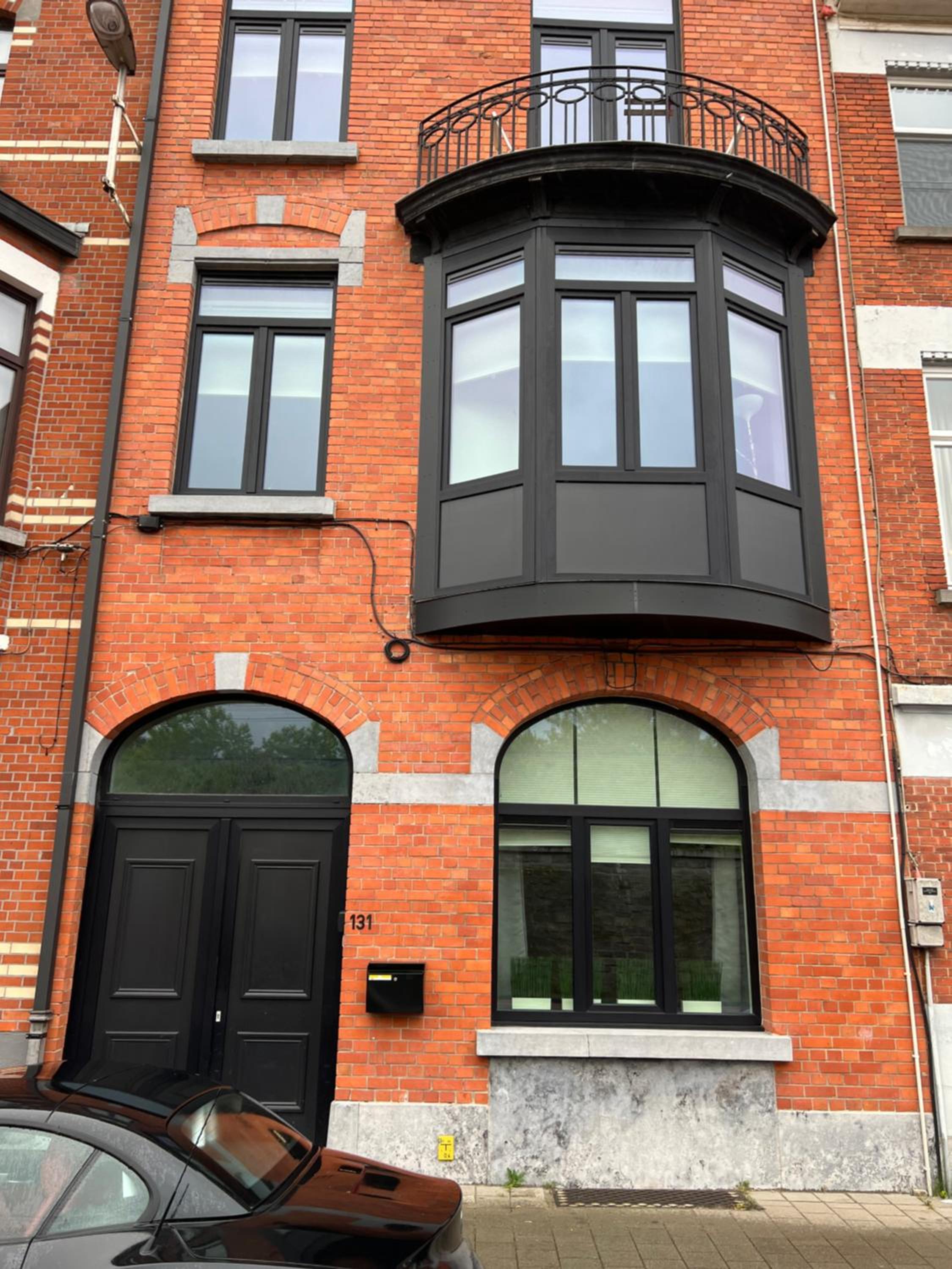 3 bedroom apartment with own garden close to main trainstation