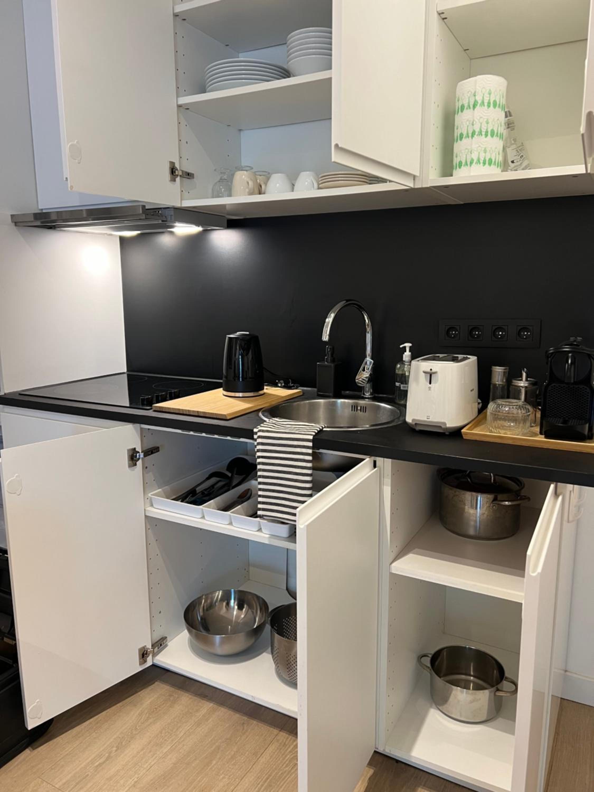 3 bedroom apartment with own garden close to main trainstation
