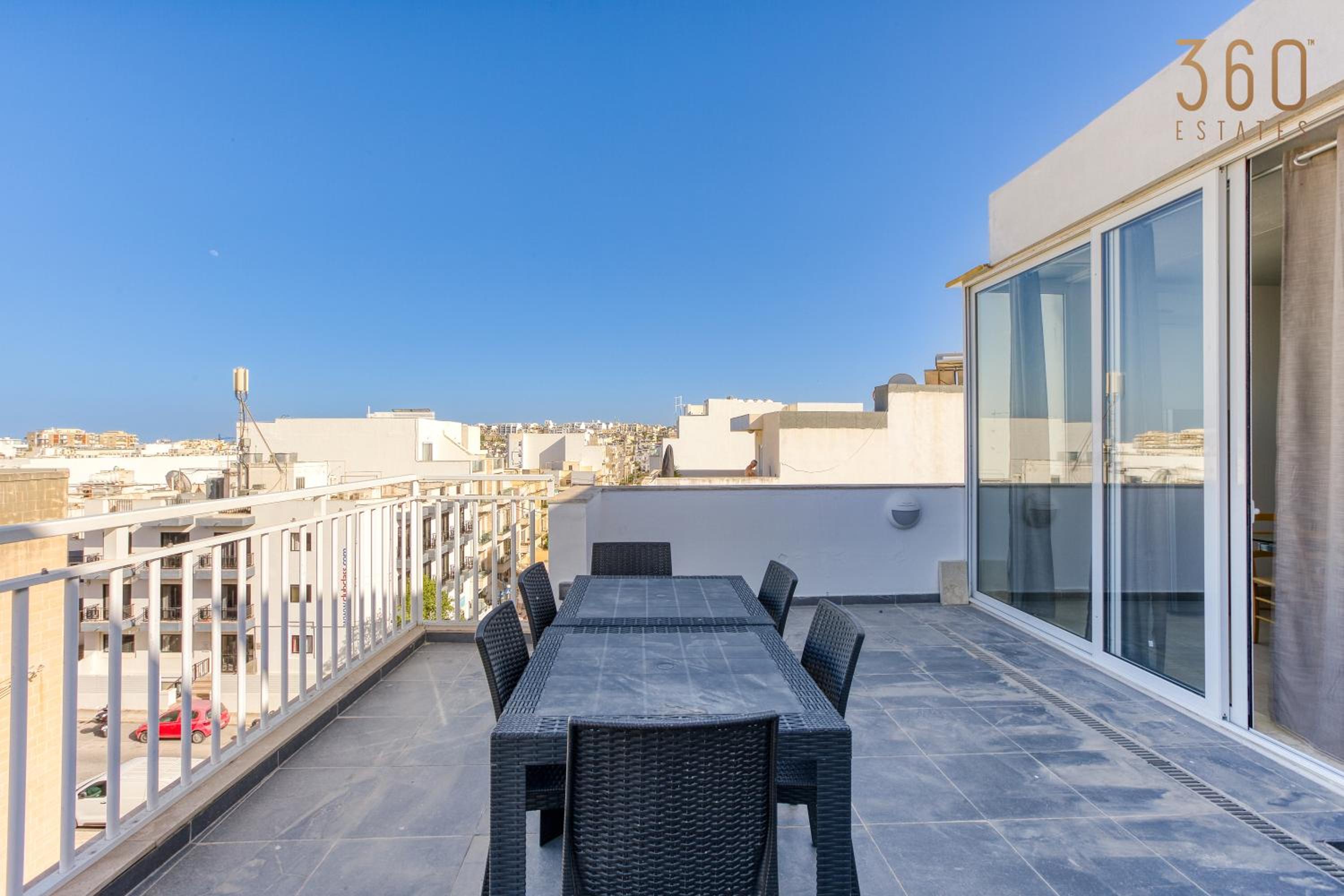 Lovely & Spacious 3BR Penthouse in central Swieqi by 360 Estates view 4
