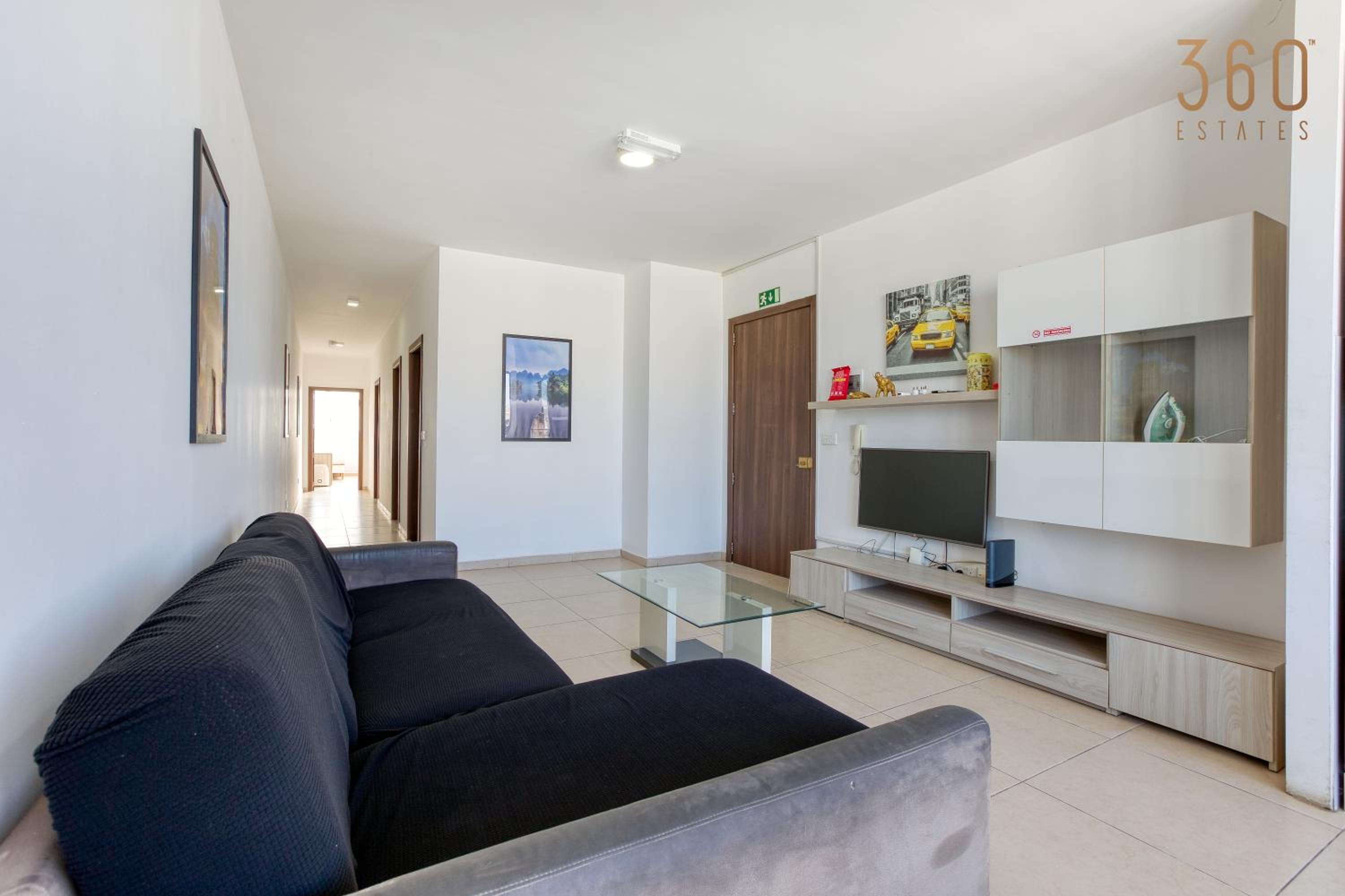 Lovely & Spacious 3BR Penthouse in central Swieqi by 360 Estates view 5