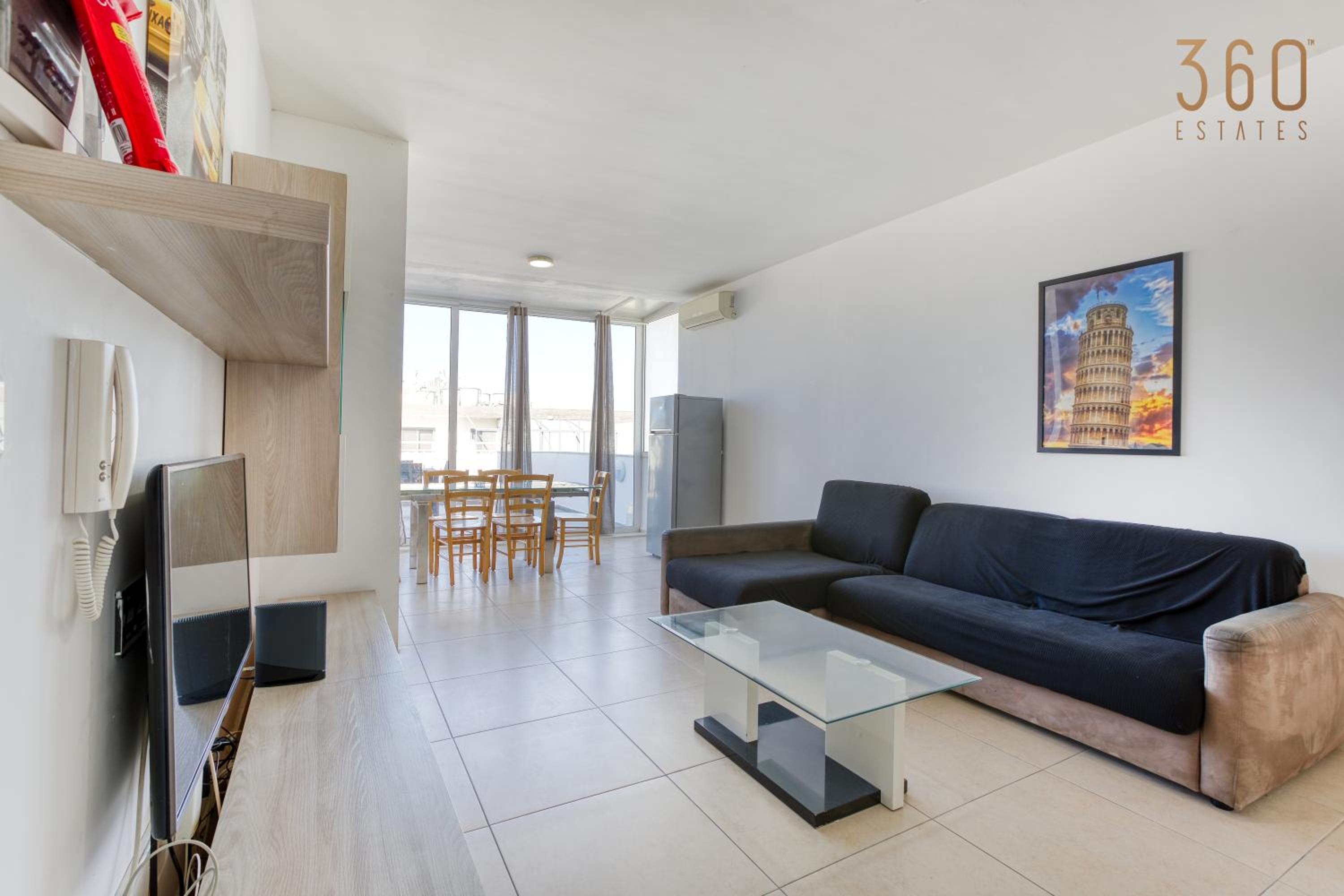 Lovely & Spacious 3BR Penthouse in central Swieqi by 360 Estates view 3