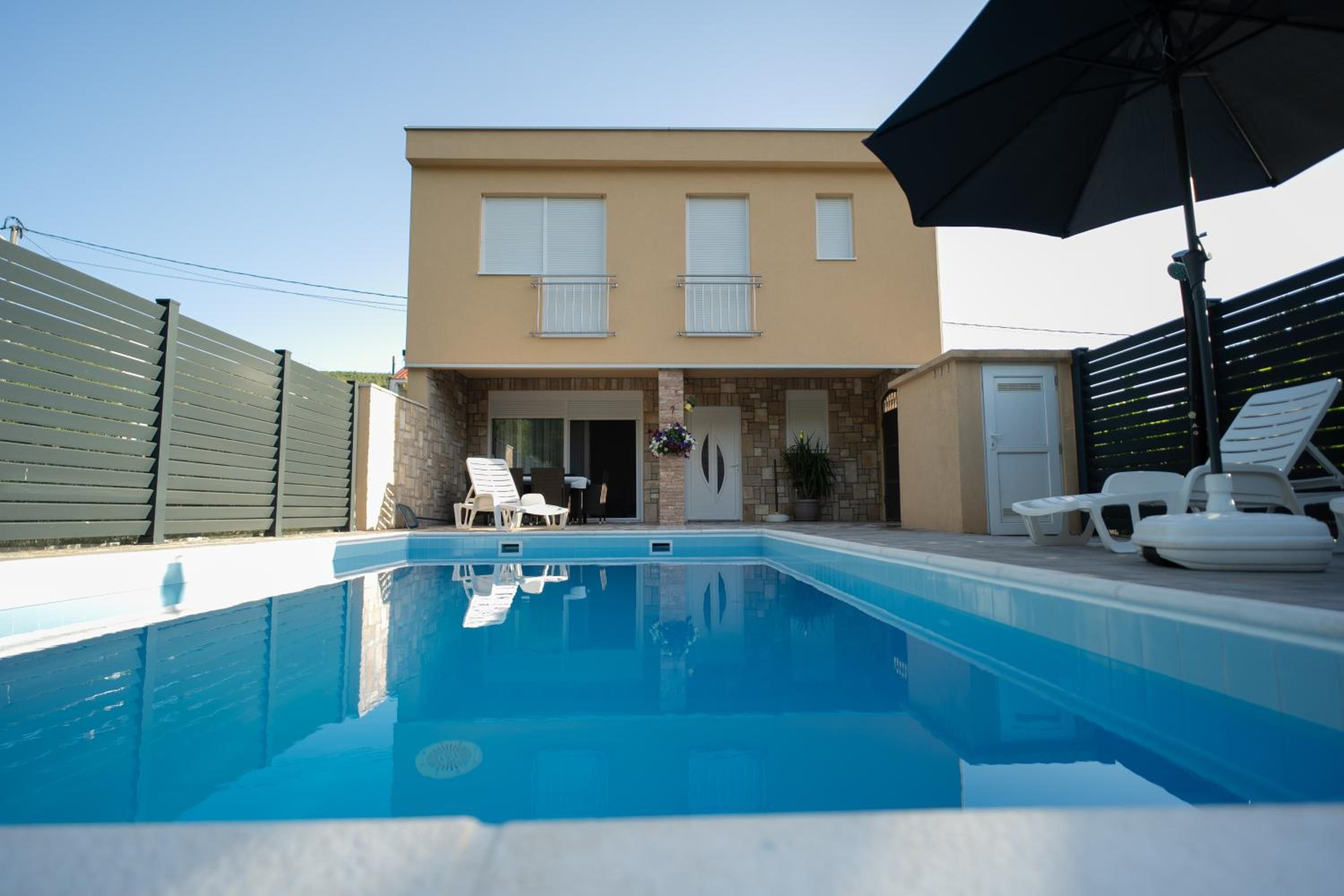 Villa Paradise On The River