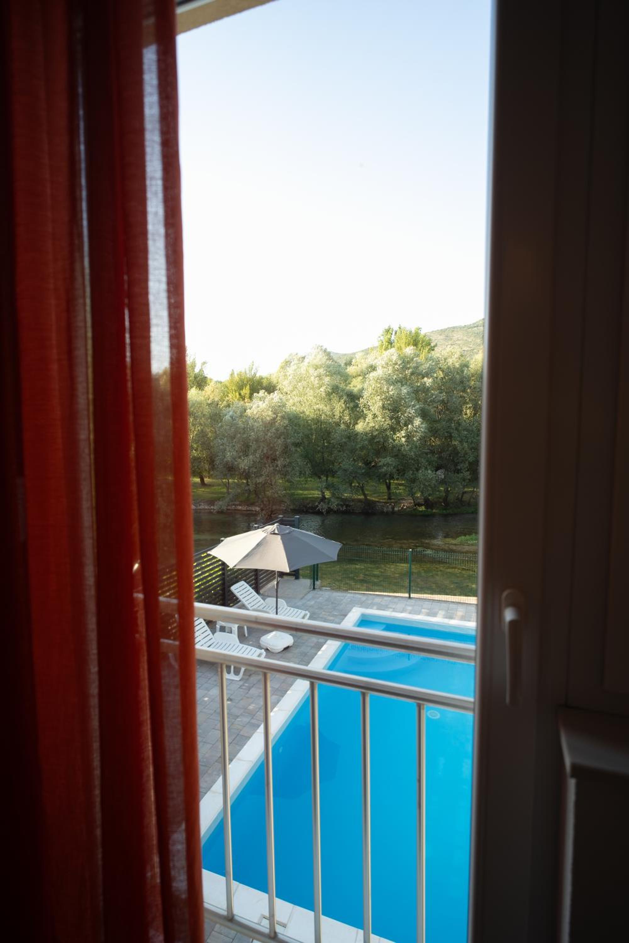 Villa Paradise On The River