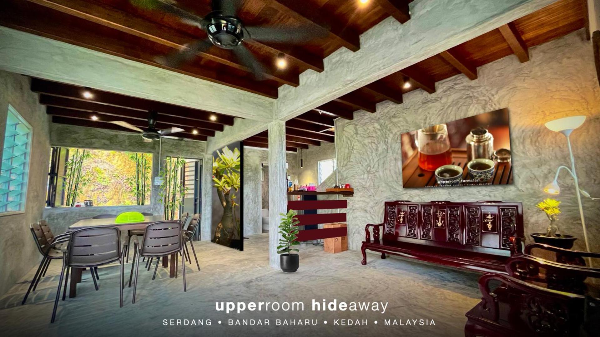 Upper Room Hideaway photo 3
