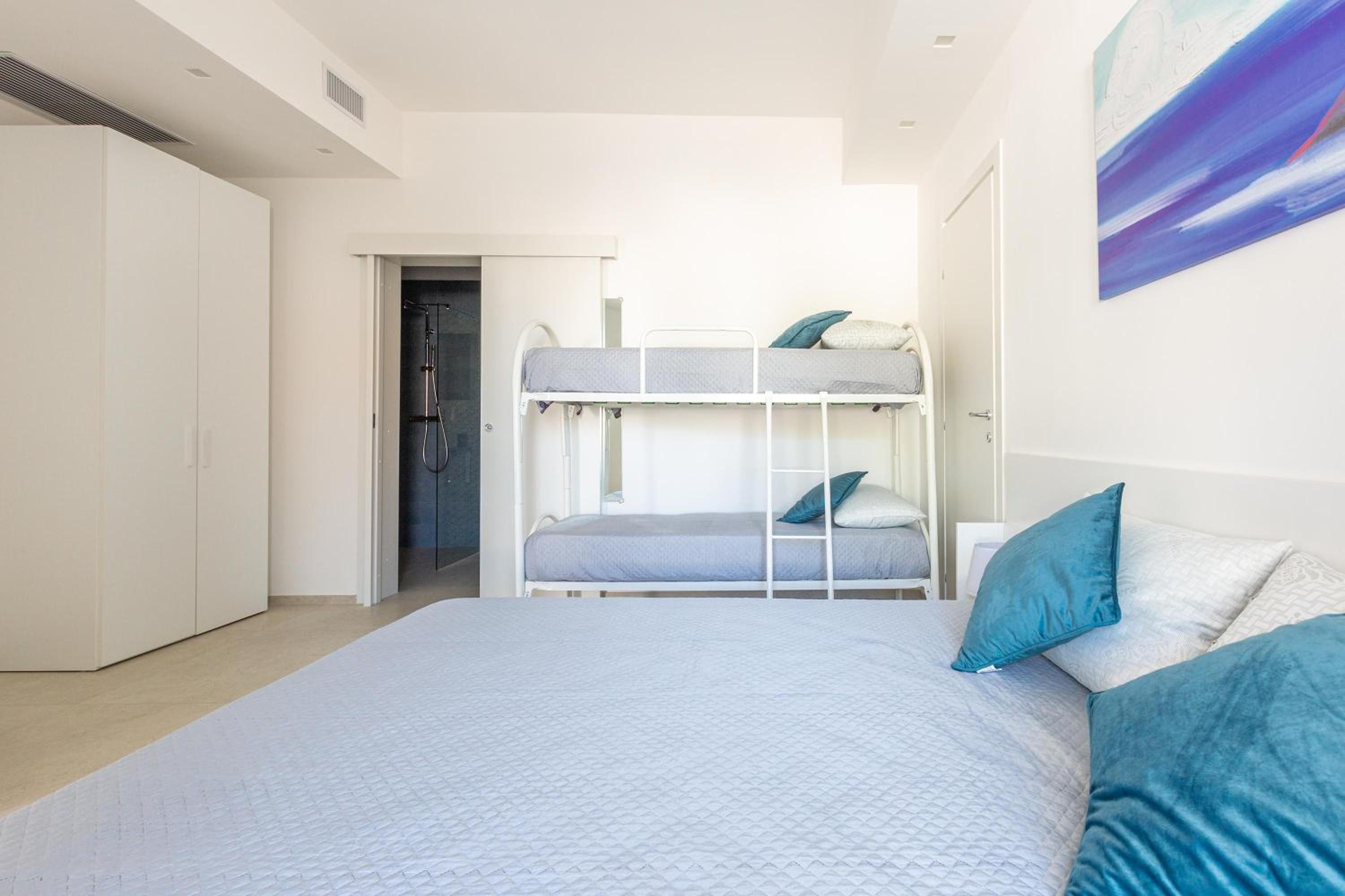 Photo 33
