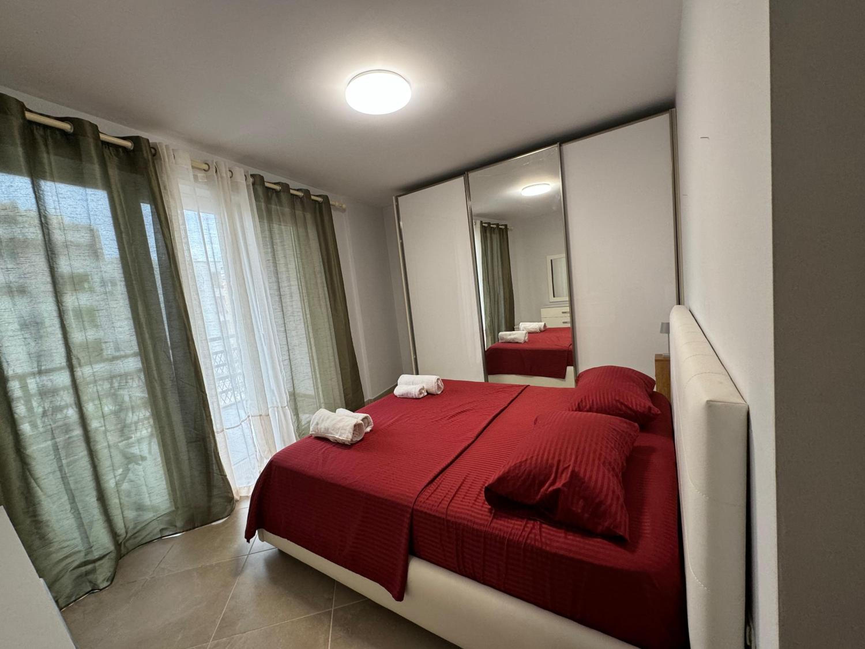 Diem Apartment near Pazari i Ri