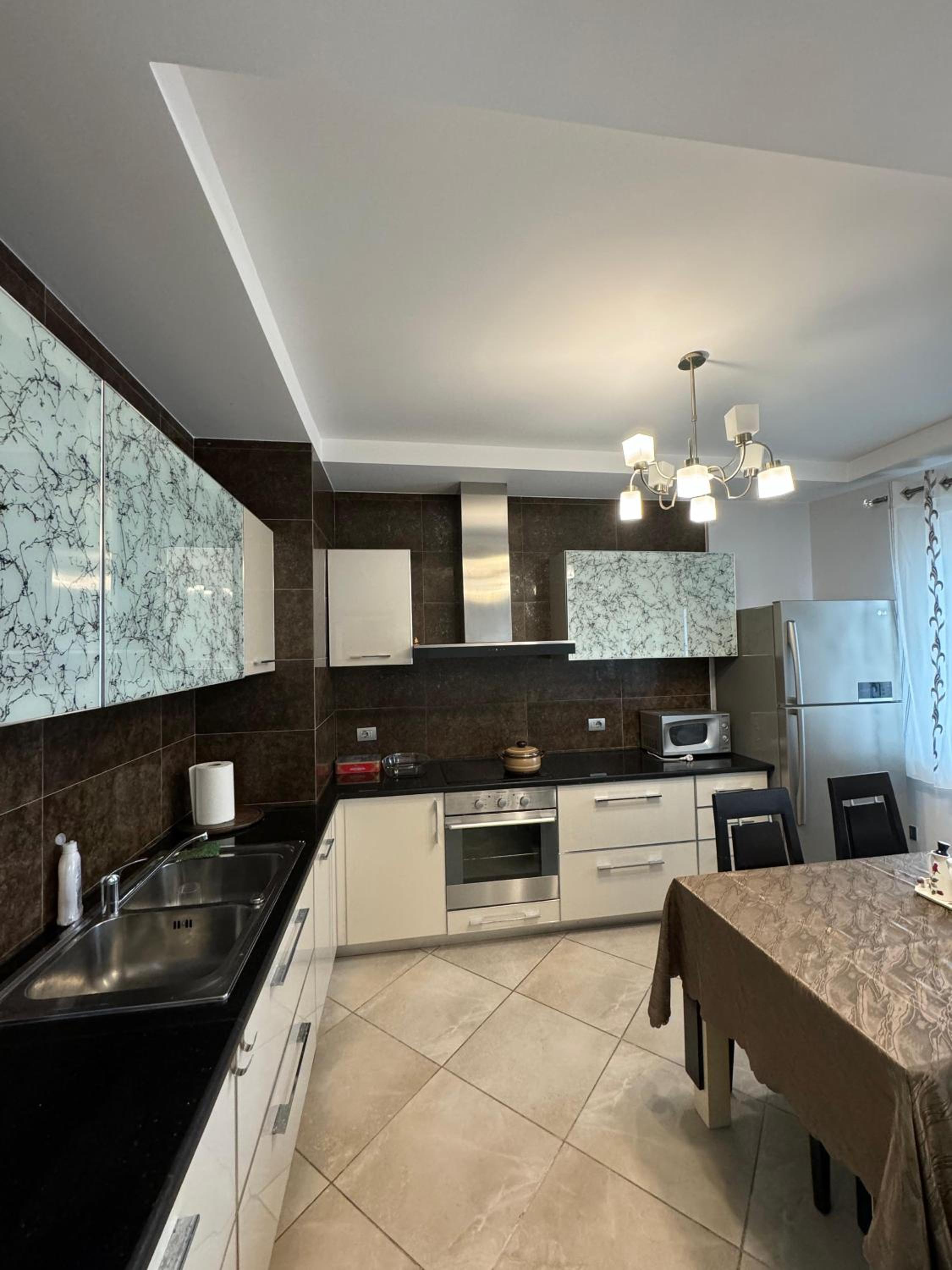 Diem Apartment near Pazari i Ri