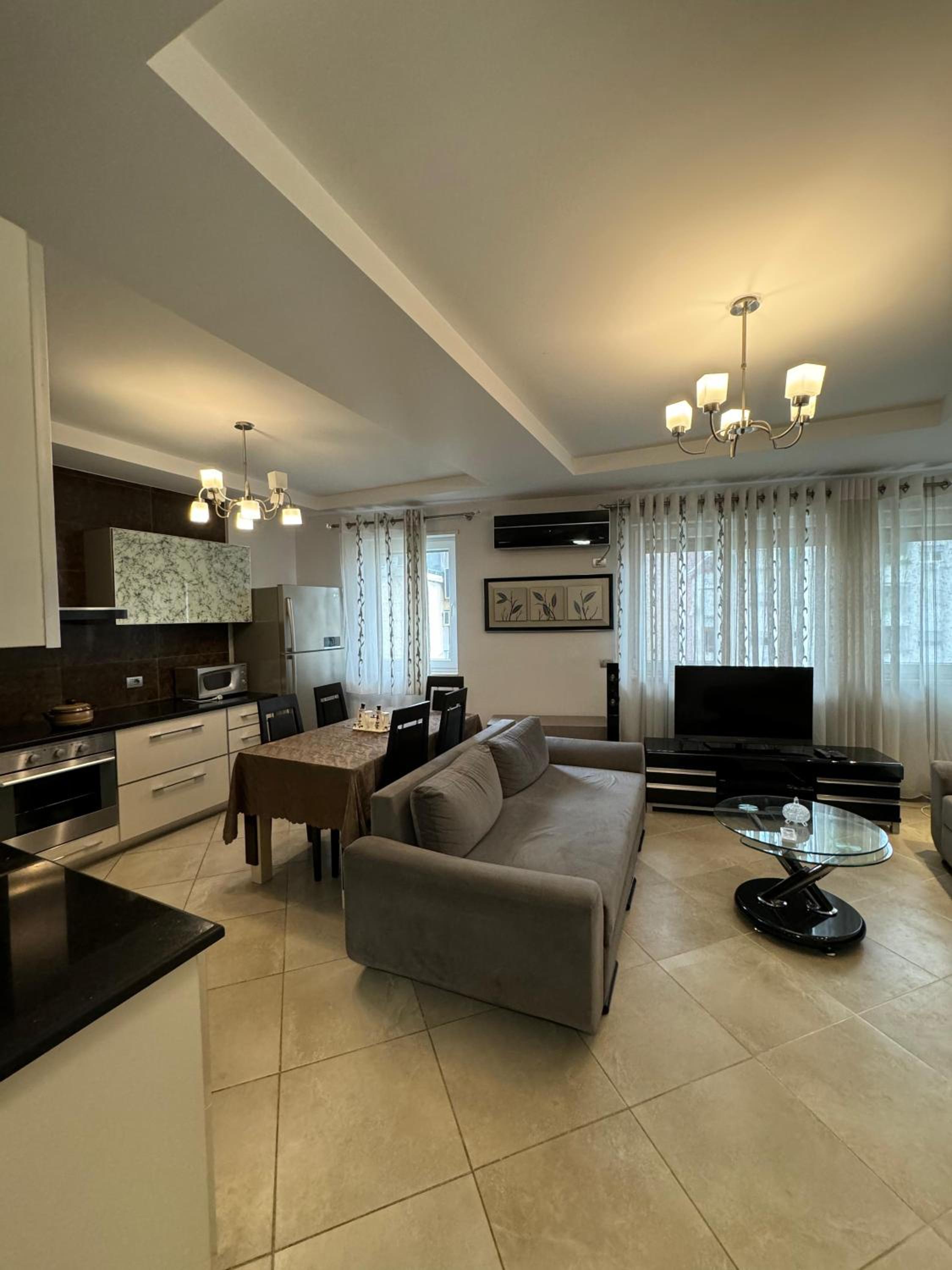 Diem Apartment near Pazari i Ri