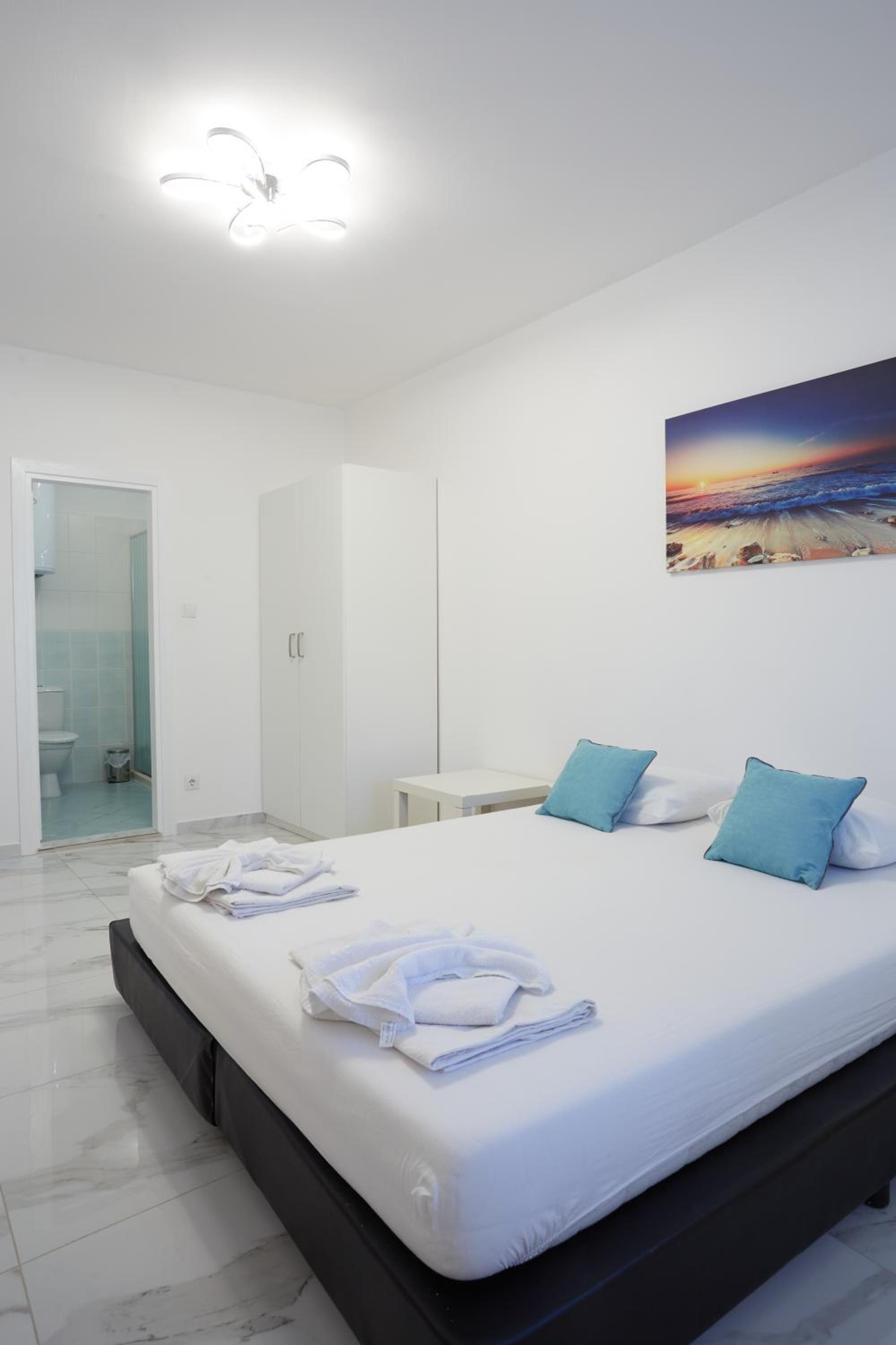 Luxury First Line apartment with pool by the sea