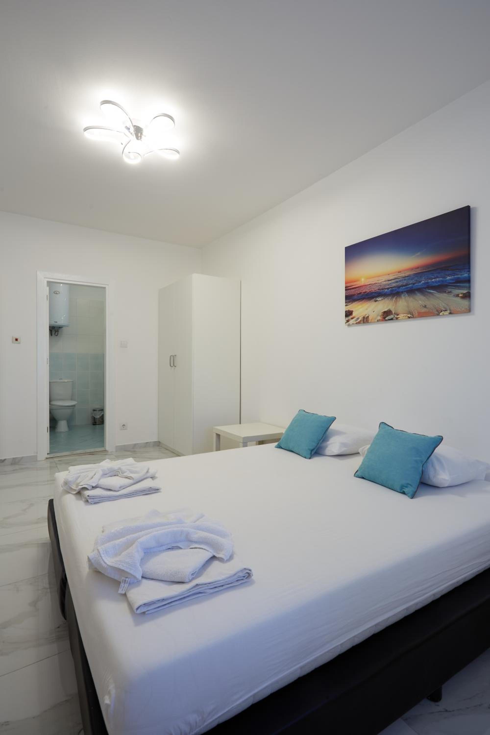 Luxury First Line apartment with pool by the sea