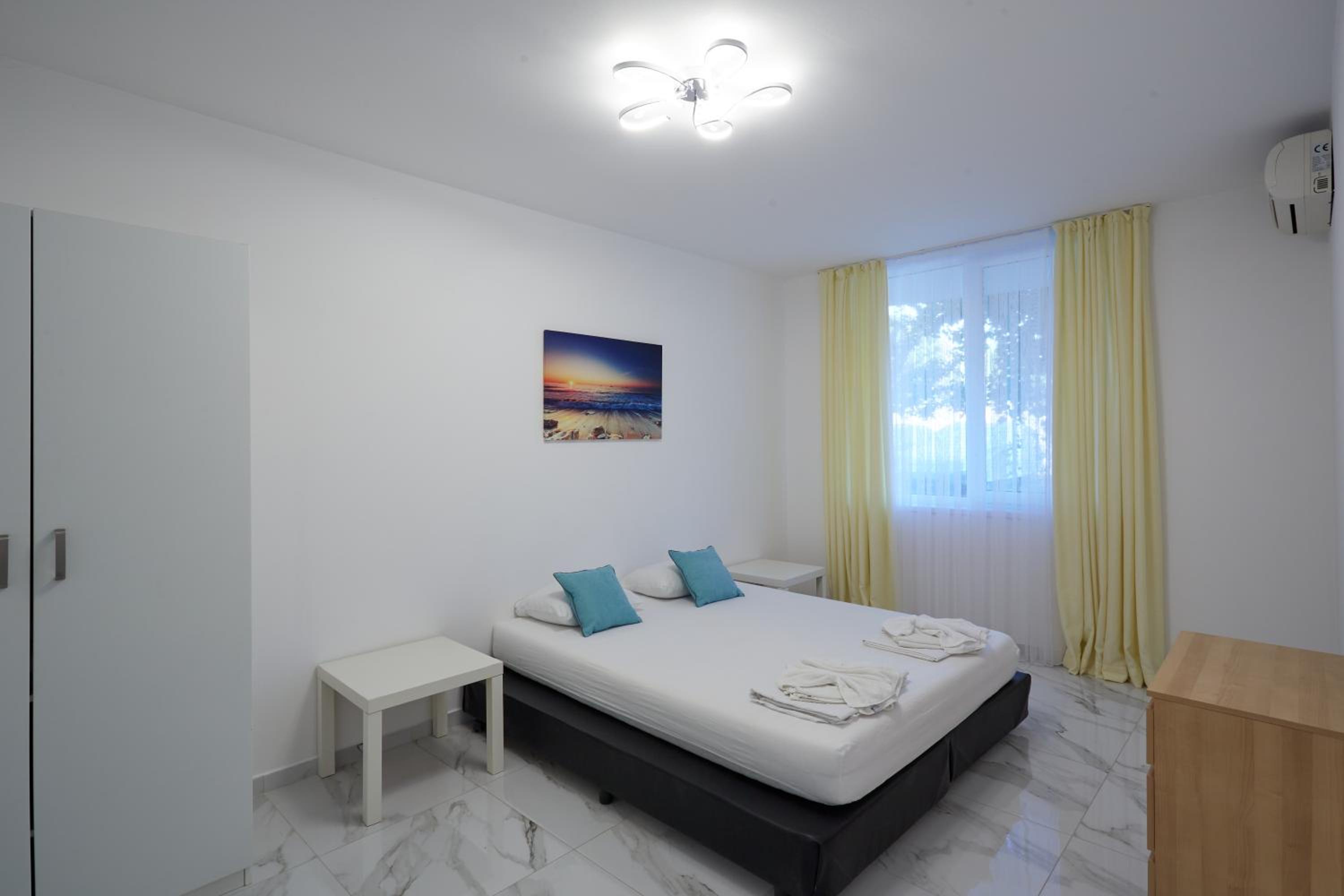 Luxury First Line apartment with pool by the sea