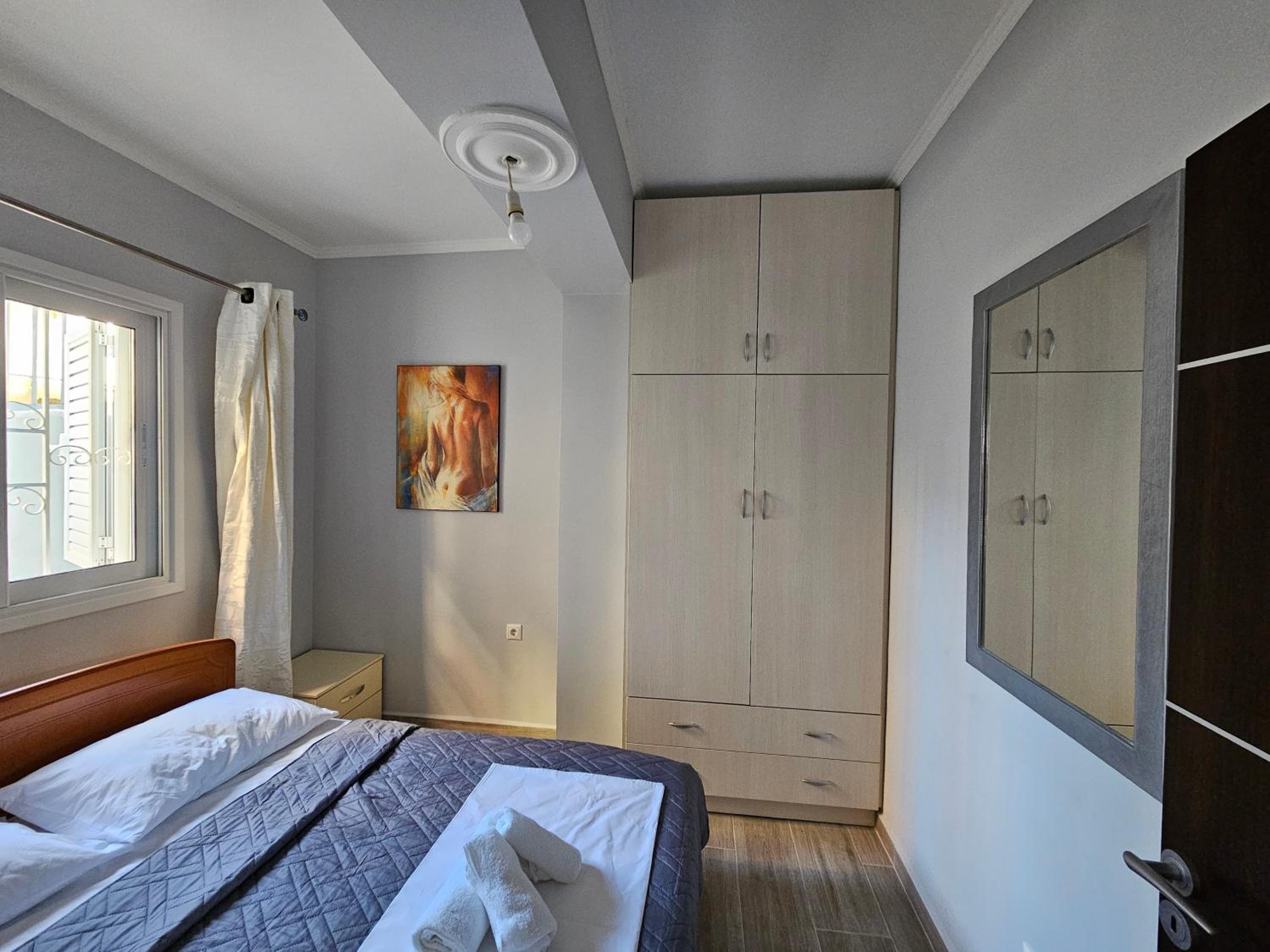 3-Leo's Apartments