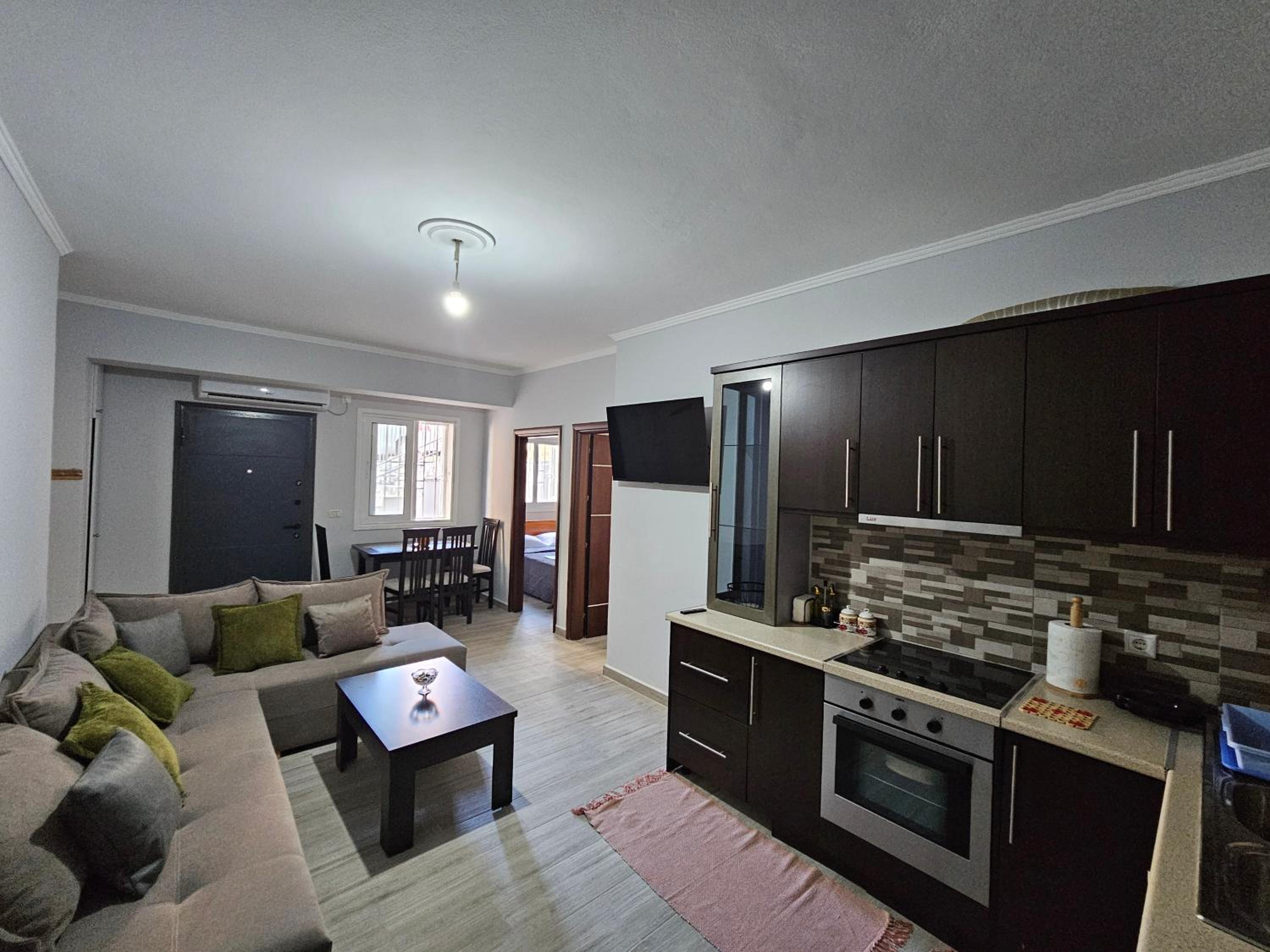 3-Leo's Apartments