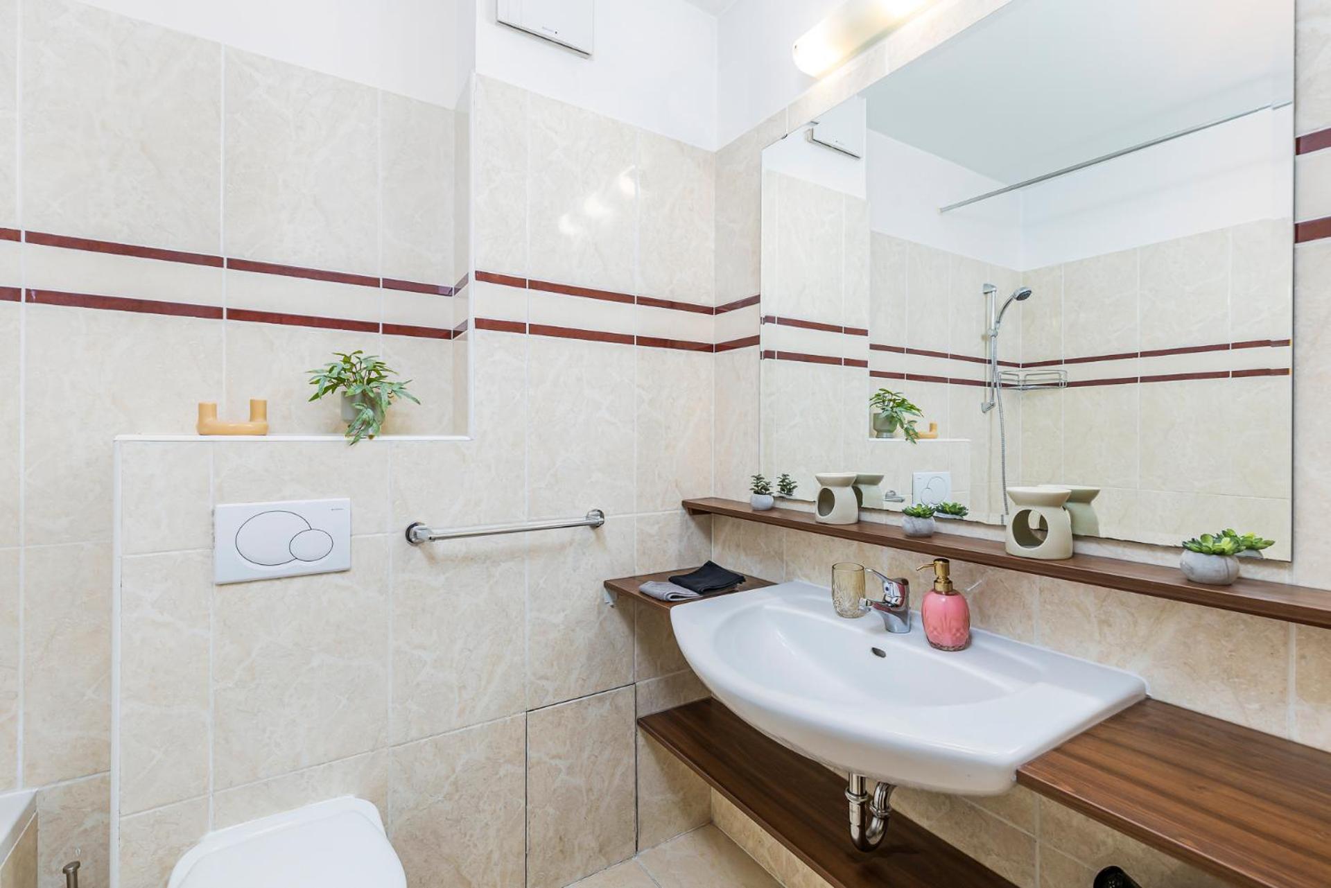 Venus Apartments - Helena Haz view 3
