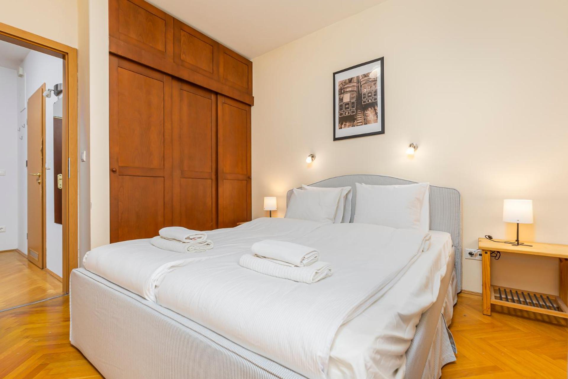 Venus Apartments - Helena Haz view 4