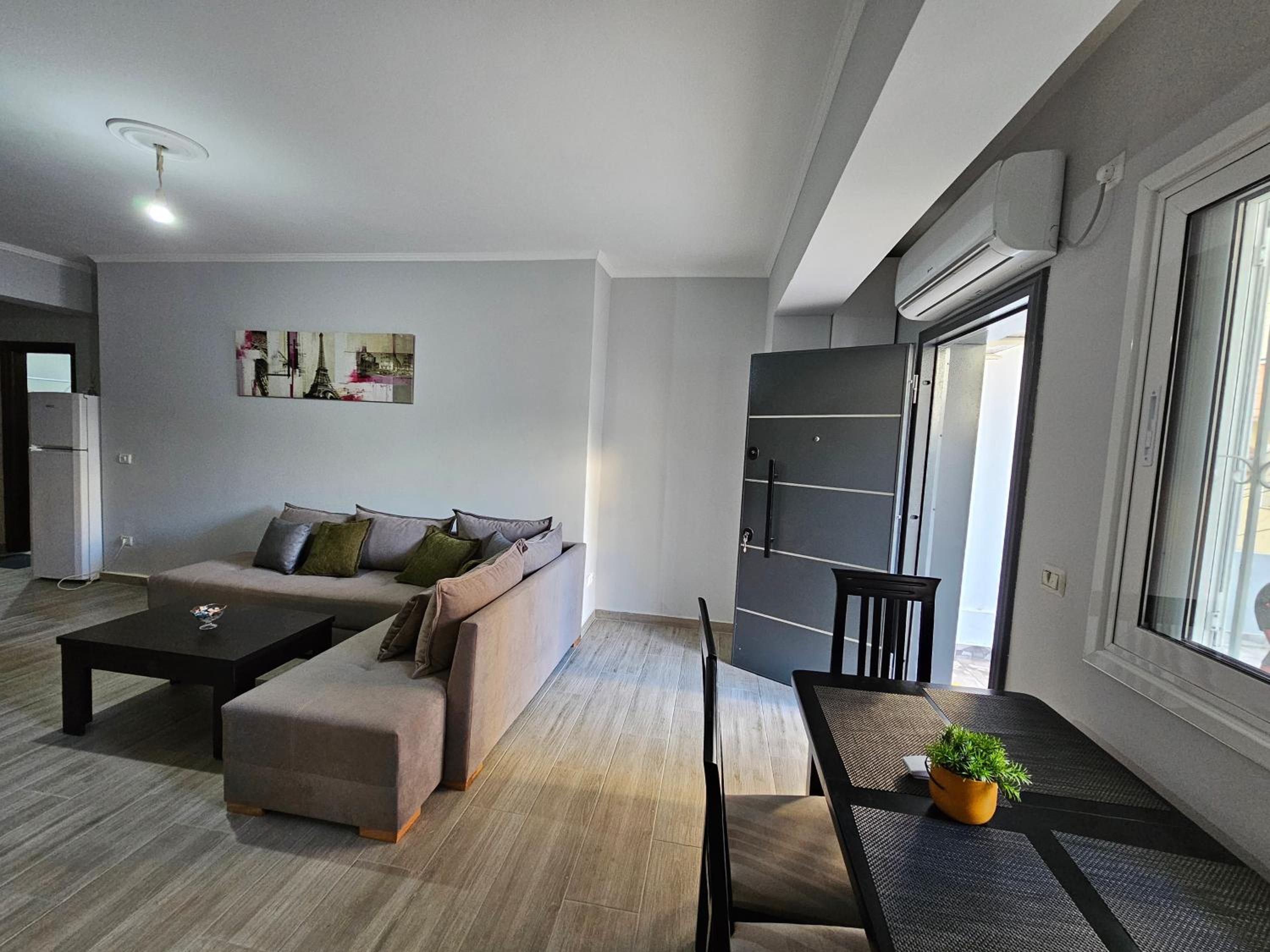 3-Leo's Apartments