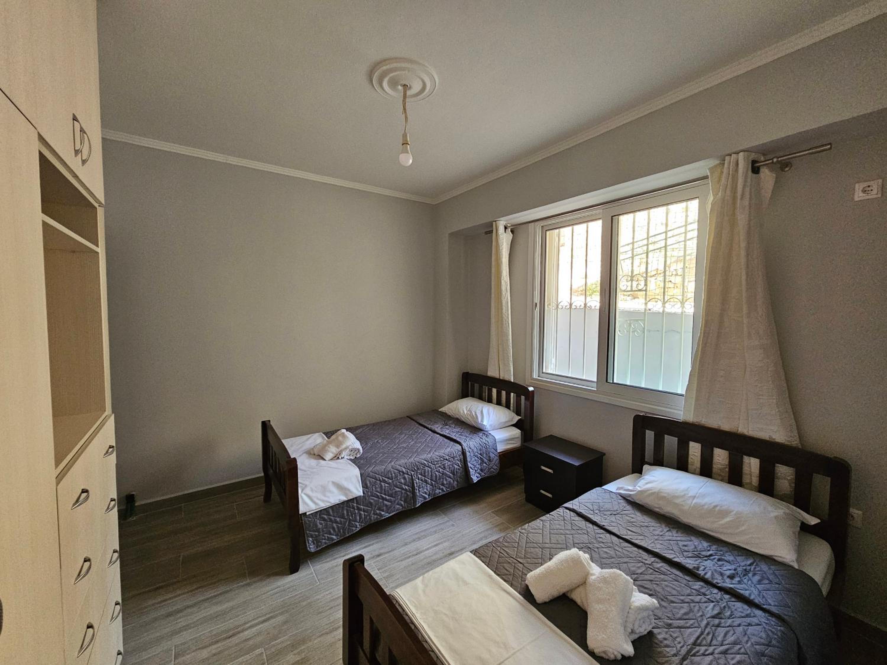 3-Leo's Apartments