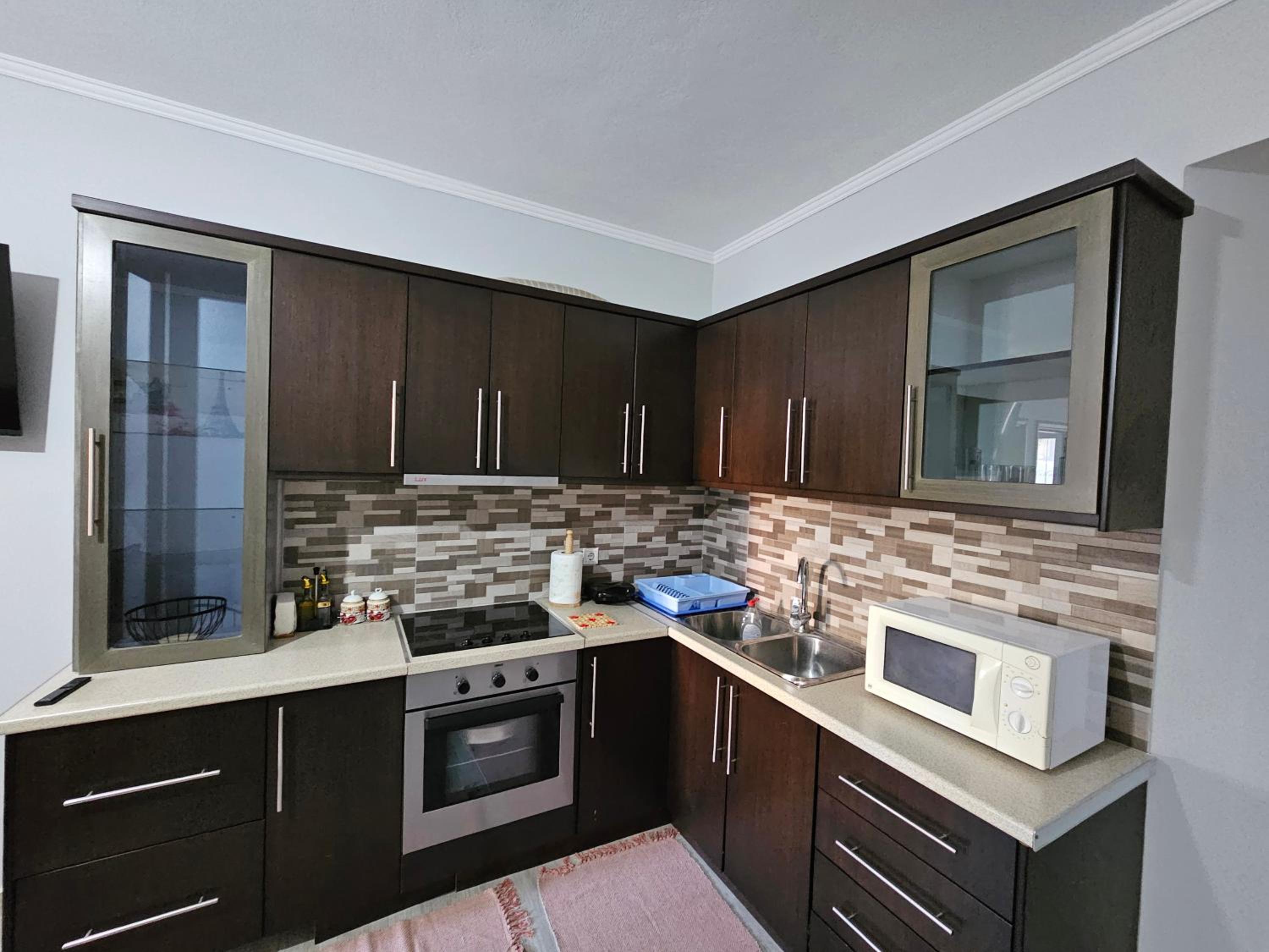 3-Leo's Apartments