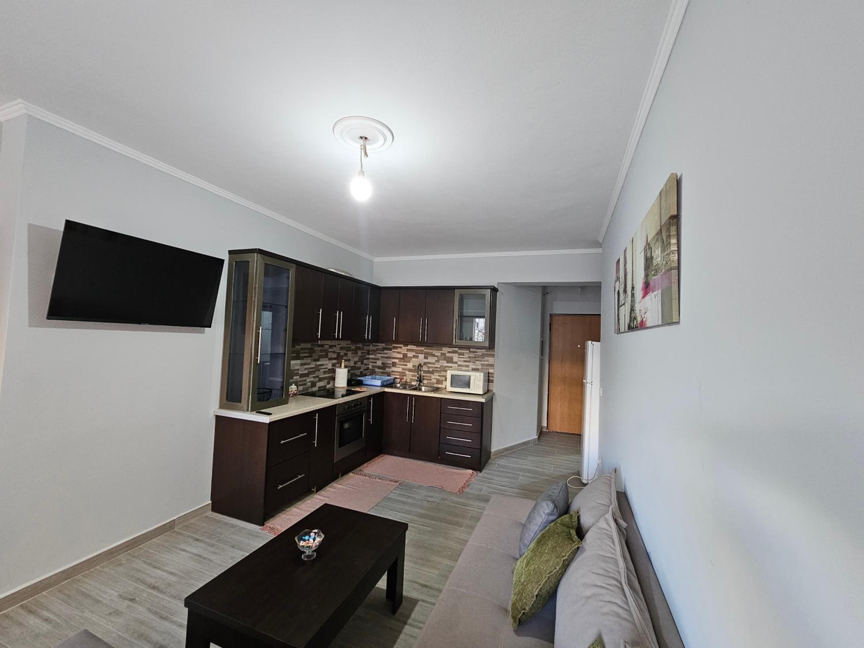 3-Leo's Apartments