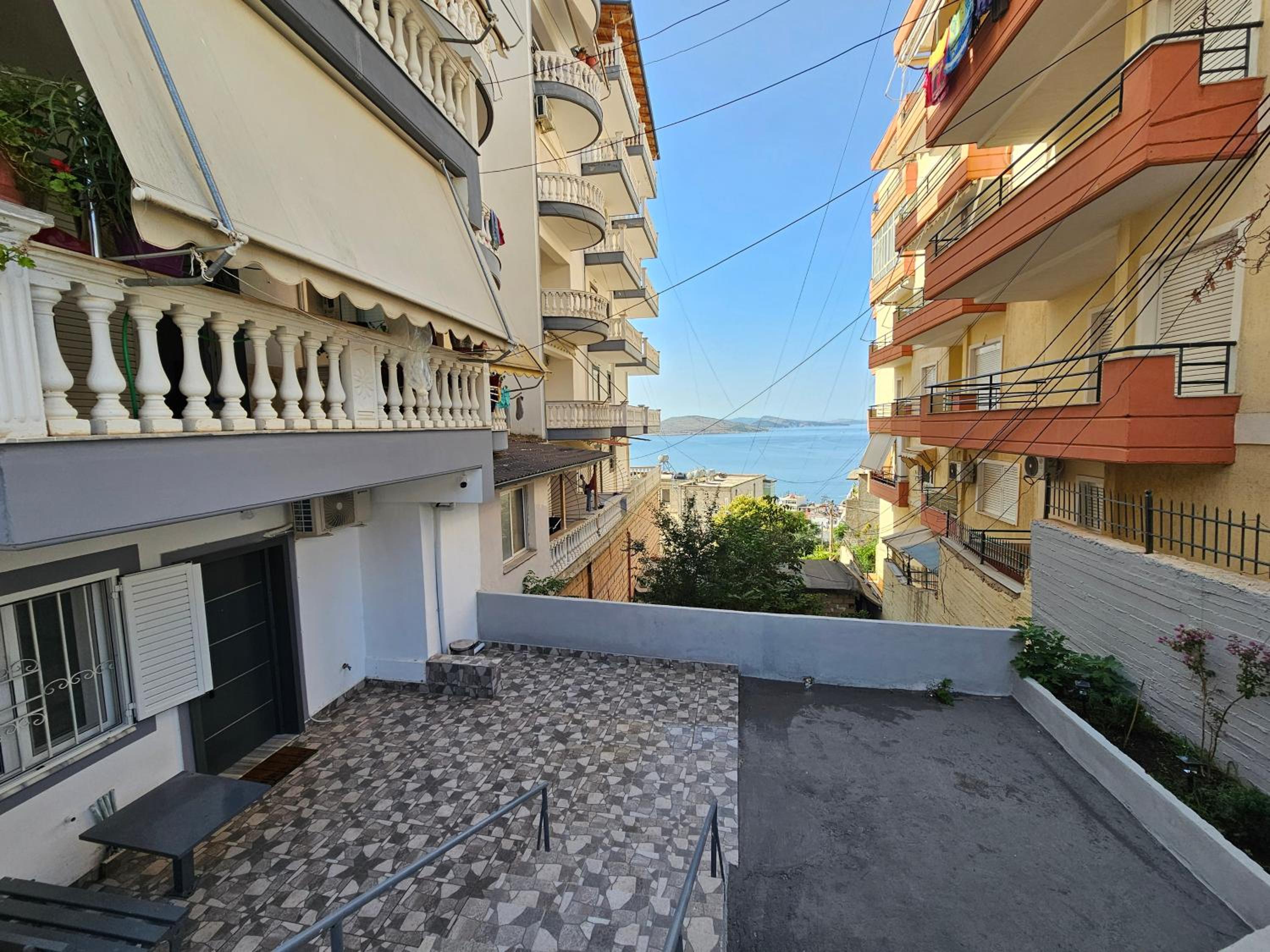 3-Leo's Apartments