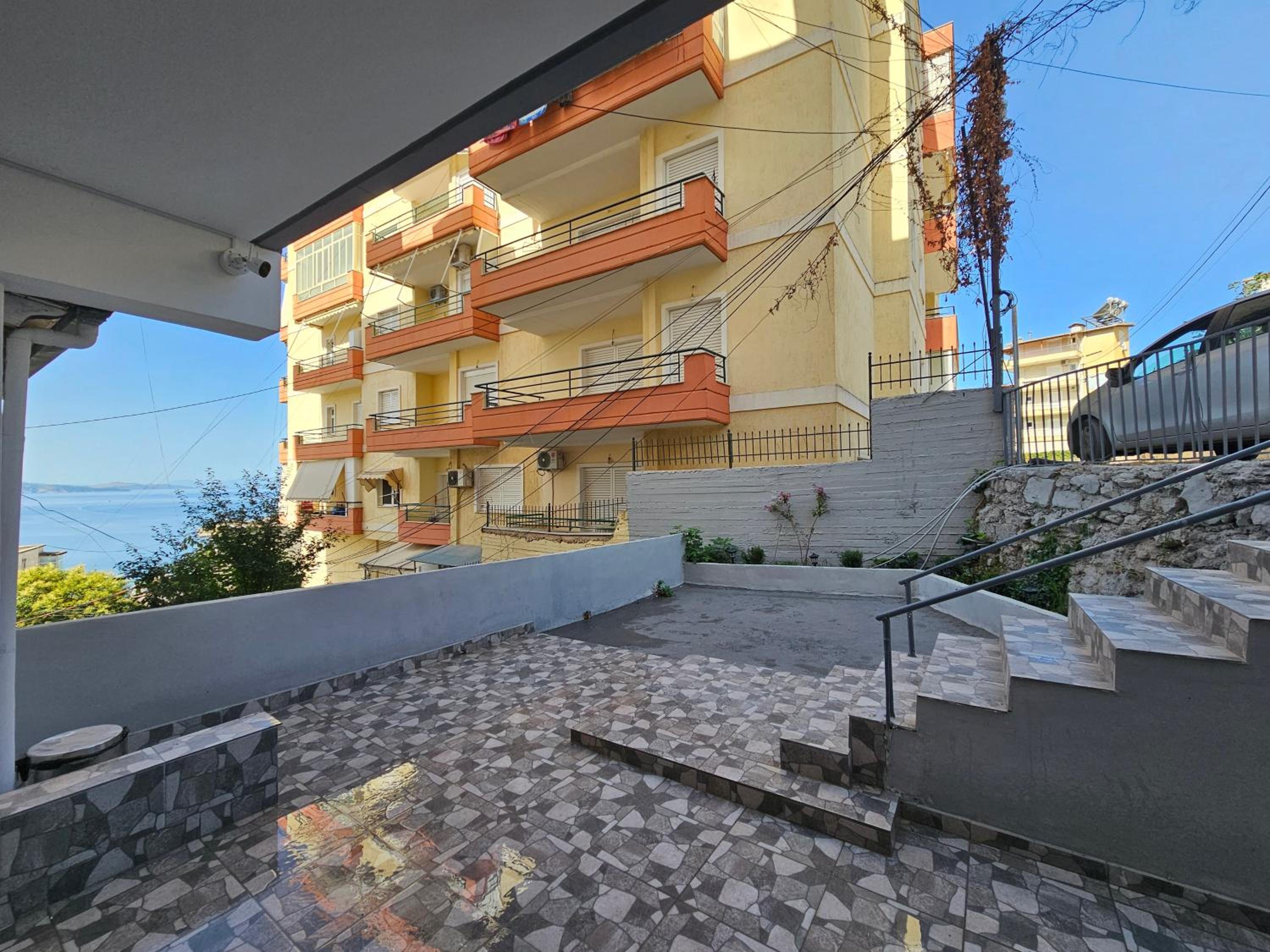 3-Leo's Apartments
