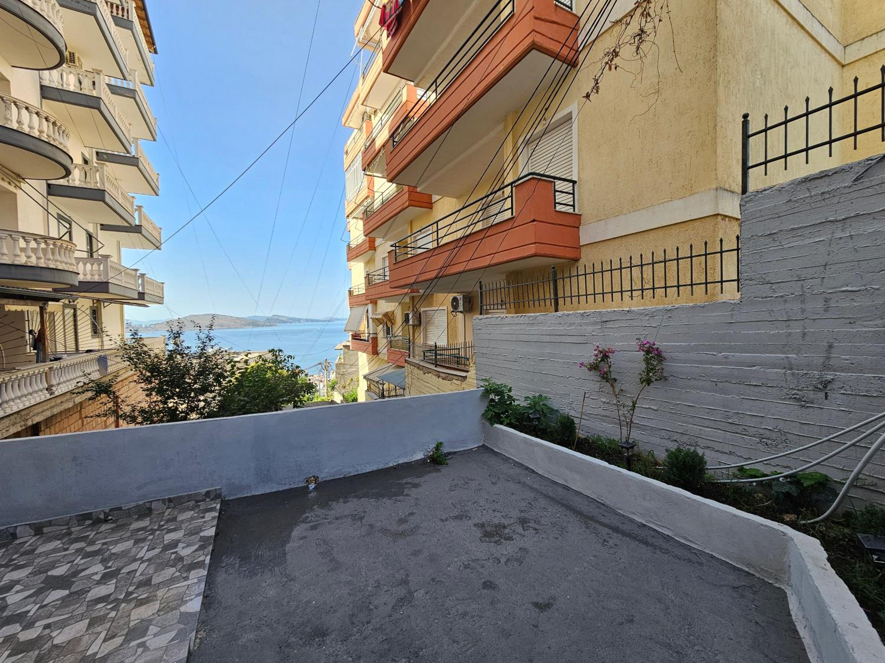 3-Leo's Apartments