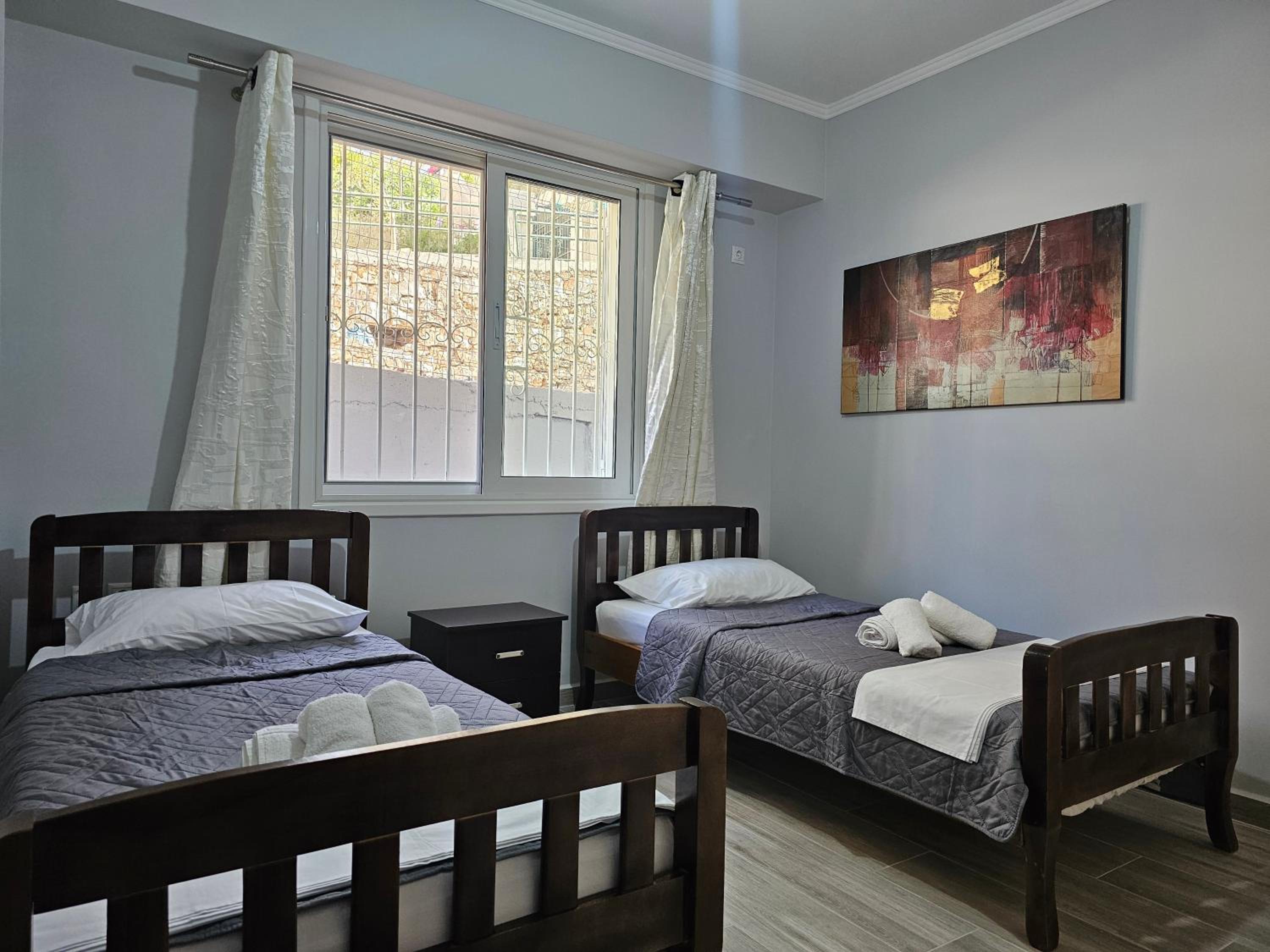 3-Leo's Apartments