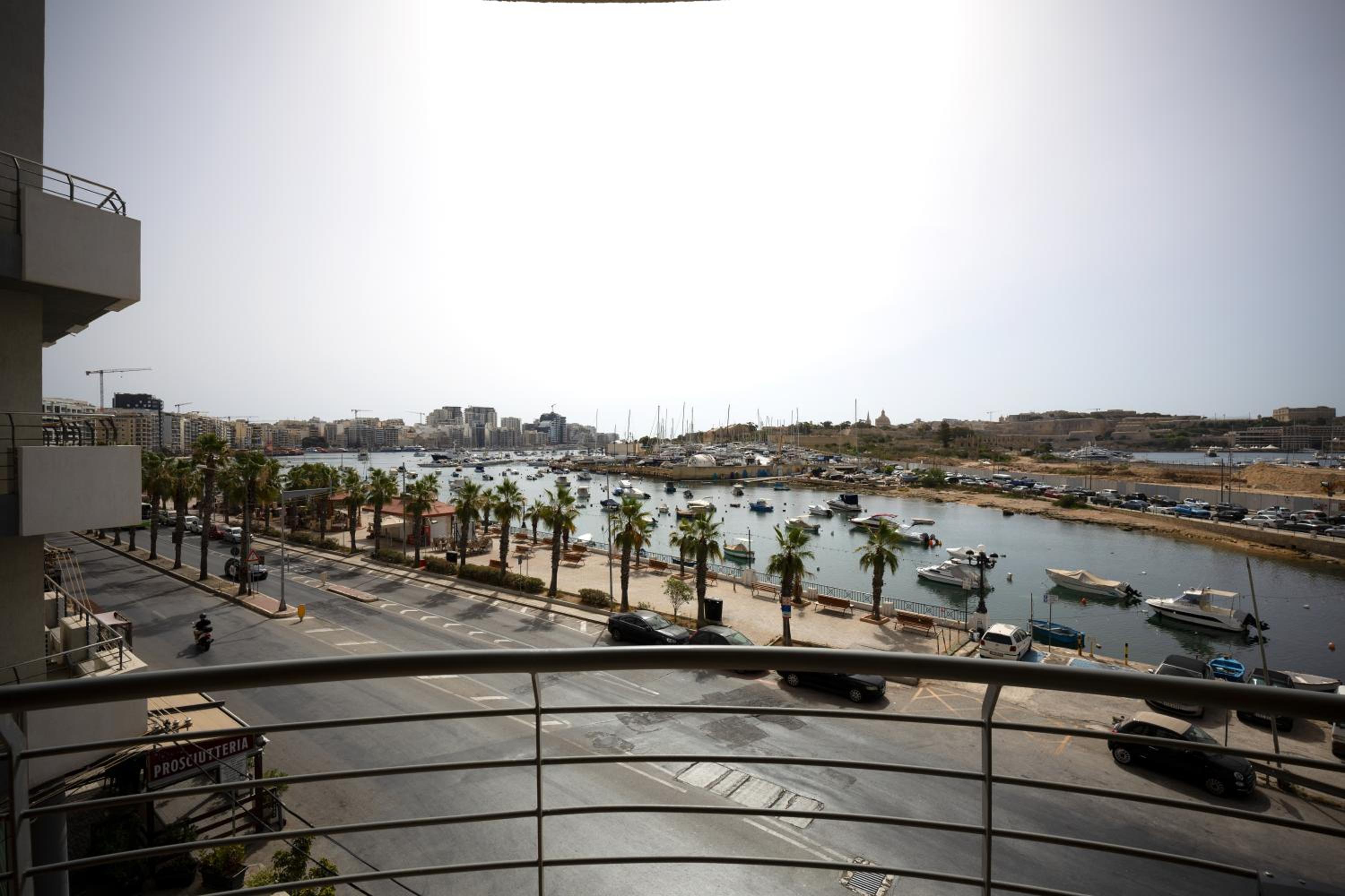 Seafront beautiful 3 bedroom with balcony KDOU1-1 view 5