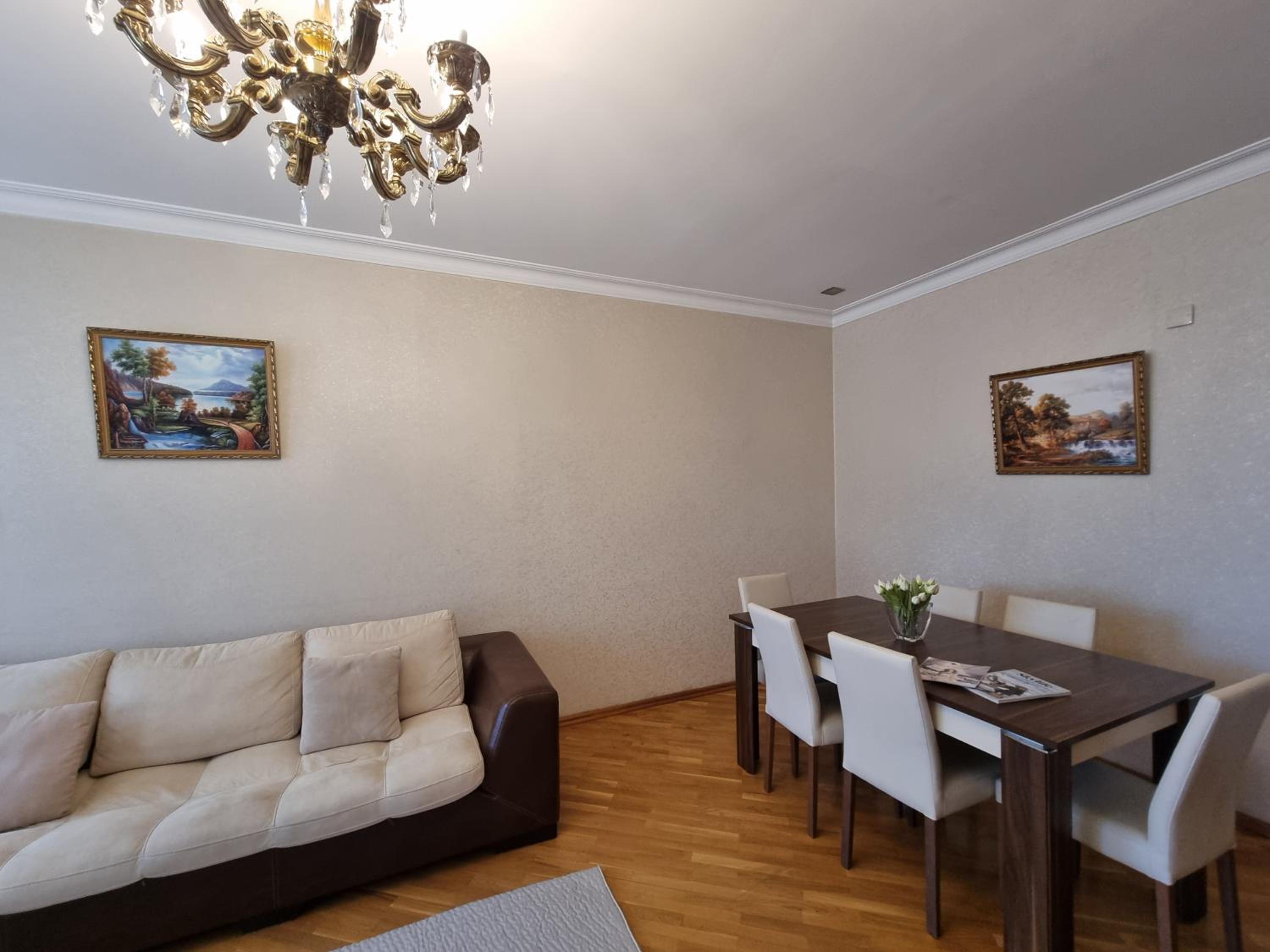 Papa Jons apartment
