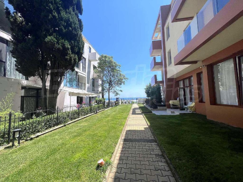 Central Beach Ravda Apartments