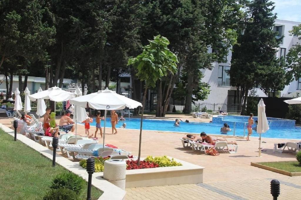 Central Beach Ravda Apartments