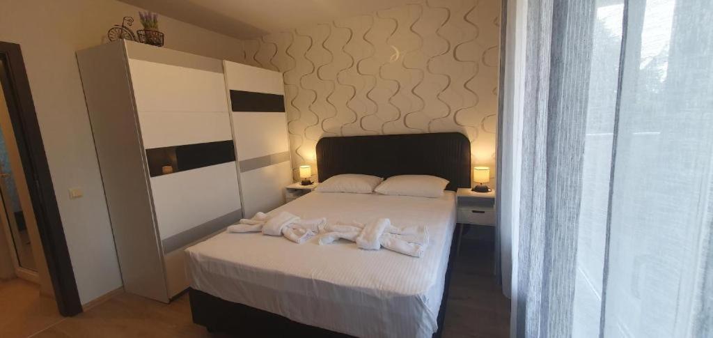 Central Beach Ravda Apartments