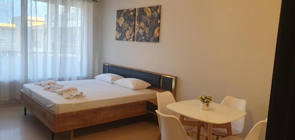 Central Beach Ravda Apartments