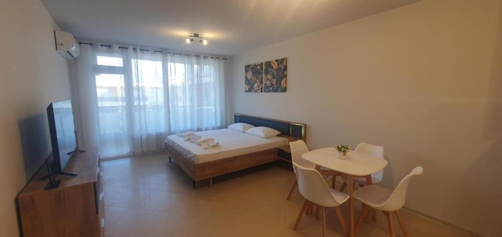 Central Beach Ravda Apartments