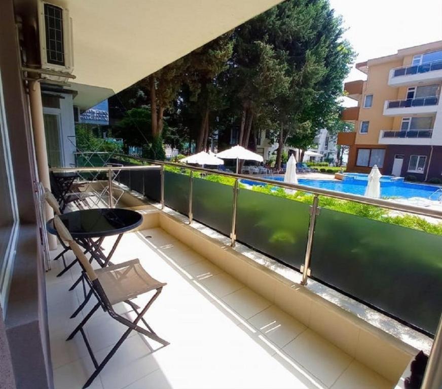 Central Beach Ravda Apartments