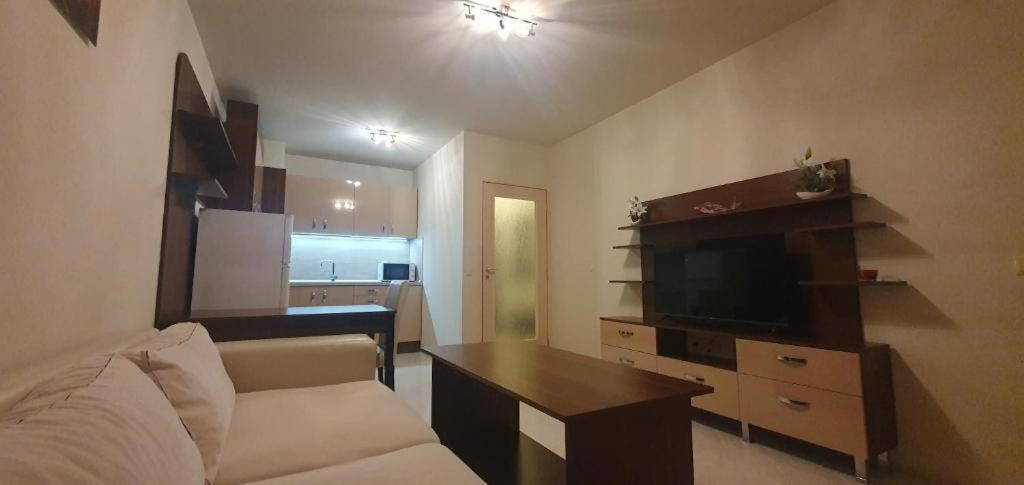 Central Beach Ravda Apartments