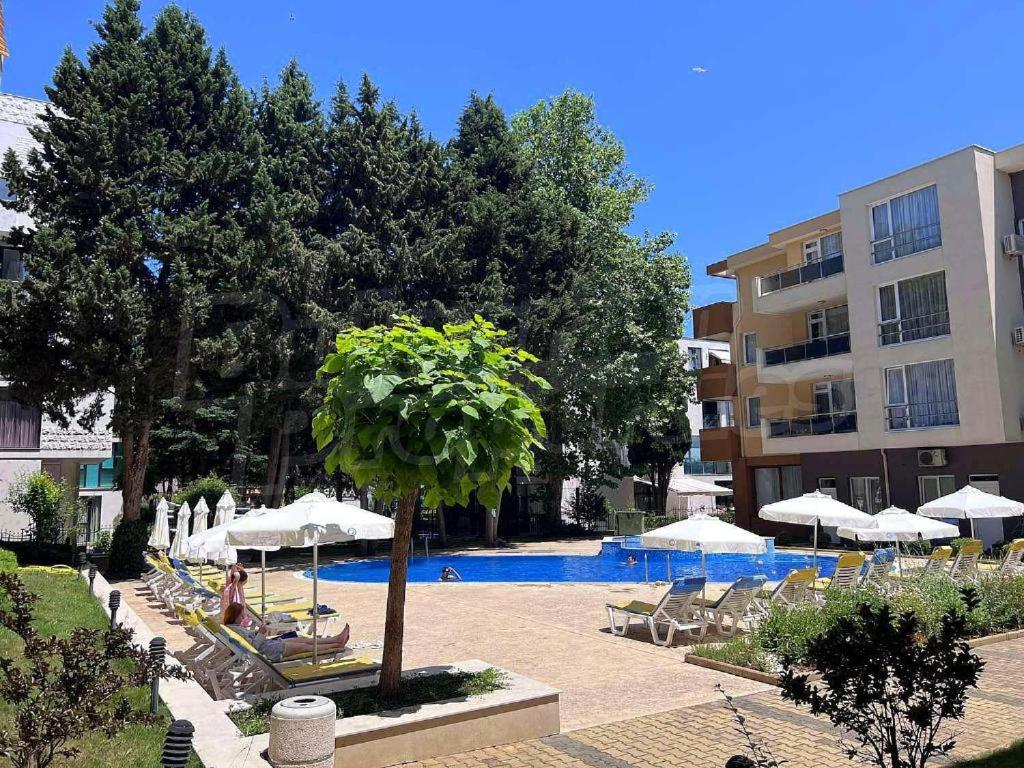 Central Beach Ravda Apartments