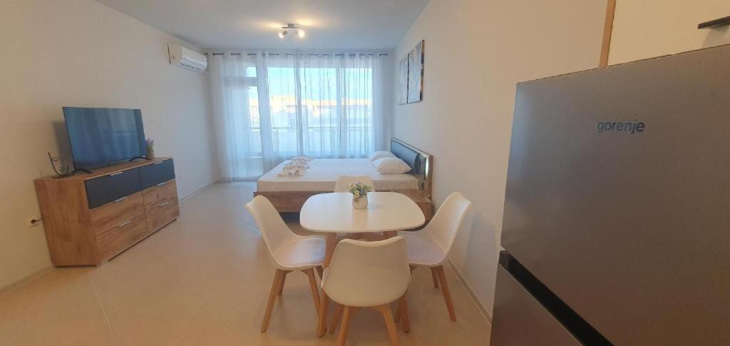 Central Beach Ravda Apartments