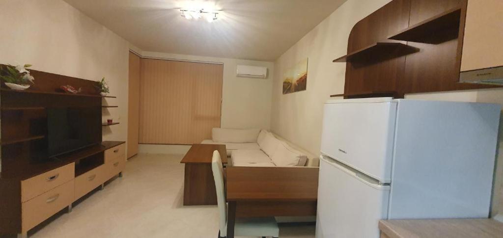 Central Beach Ravda Apartments