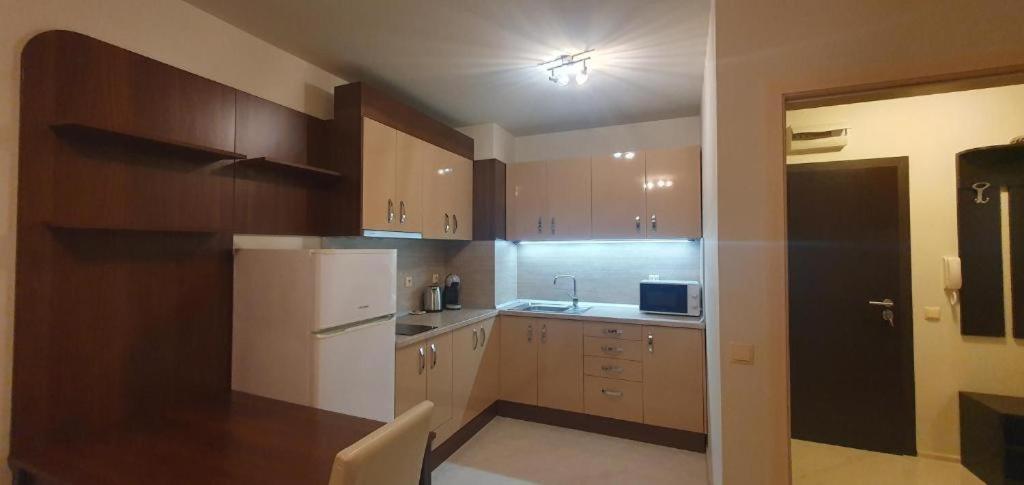 Central Beach Ravda Apartments